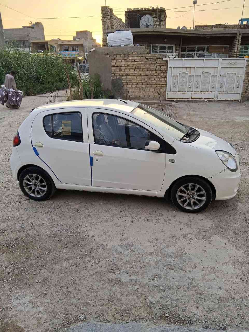 باندا ابيض ٢٠١٣ محرك جديد شاده مال حاويه والكير نظيف جدا والتبريد شغال رقمهه بغداد الانكليزي الجديد وسنوية جديدة ٢٠٢٥ وبأسمي بيهه صبغ ابيع حزام ... نواقصهه فقط تحكمات التبريد اللي بالدشبول....  والدشبول شويه بي ضرر موضح في الصور سعرهه ٤٠  للاستفسار ***********
