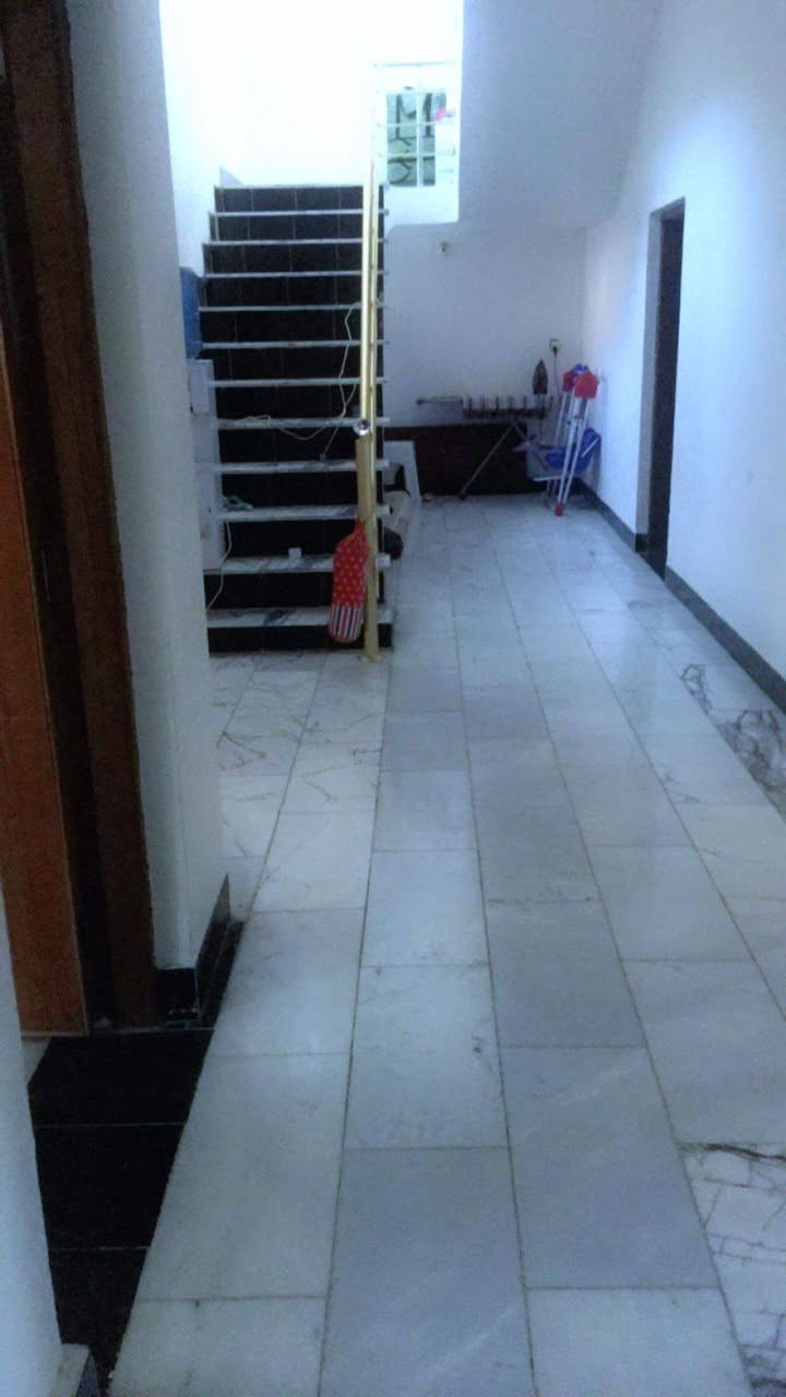 السلام عليكم بيت للبيع المساحه 200مكتب الأمير للعقارات بإدارة سيد يعقوب الميالي  وبادارة حيدر الشمري اتصل على الرقم ***********
***********
