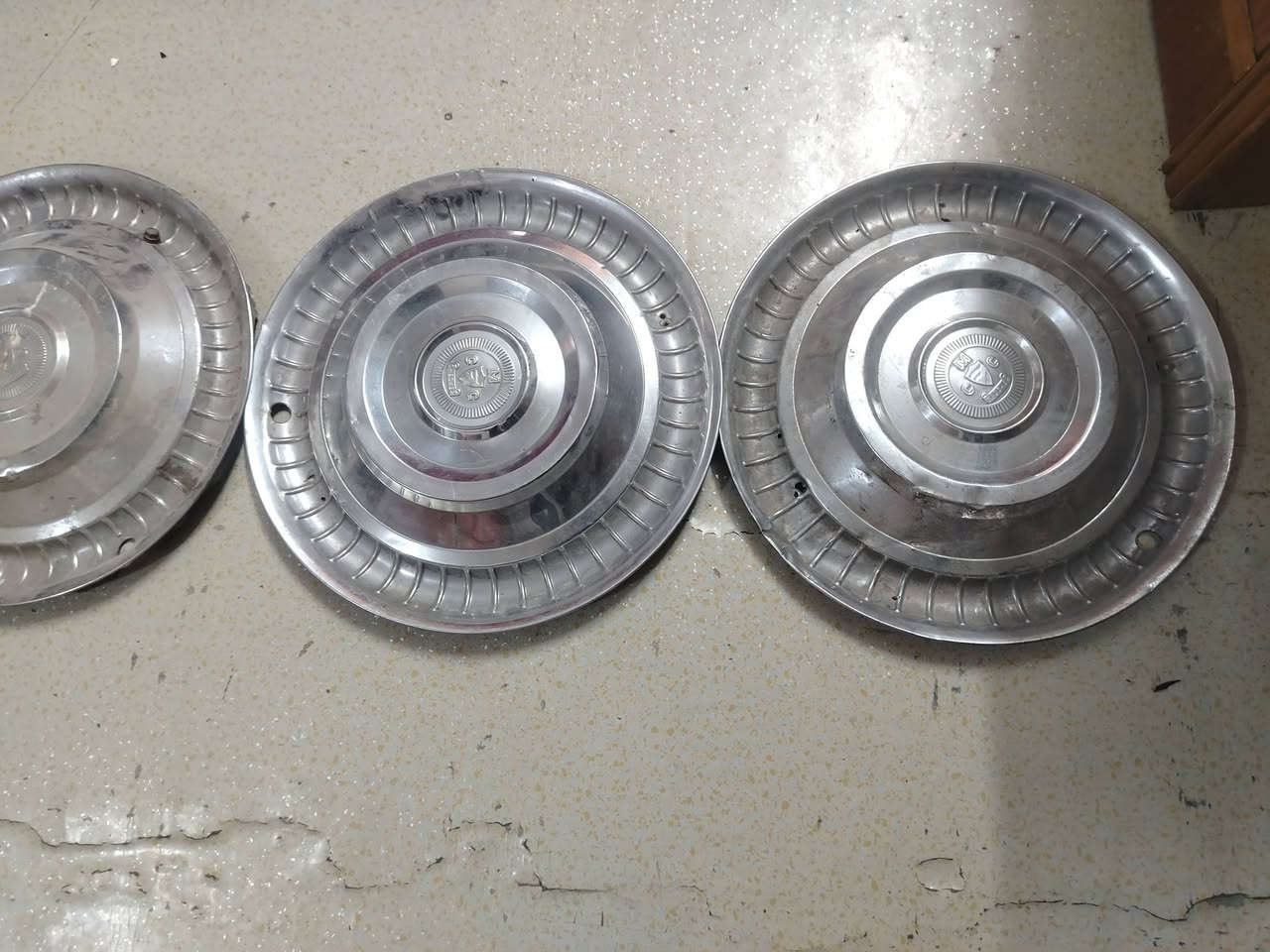 سلام عليكم عندي هذني لكبات البيع حجم 15 بس ما اعرف مال شنو لسياره قيم بل يرظي الله ***********
