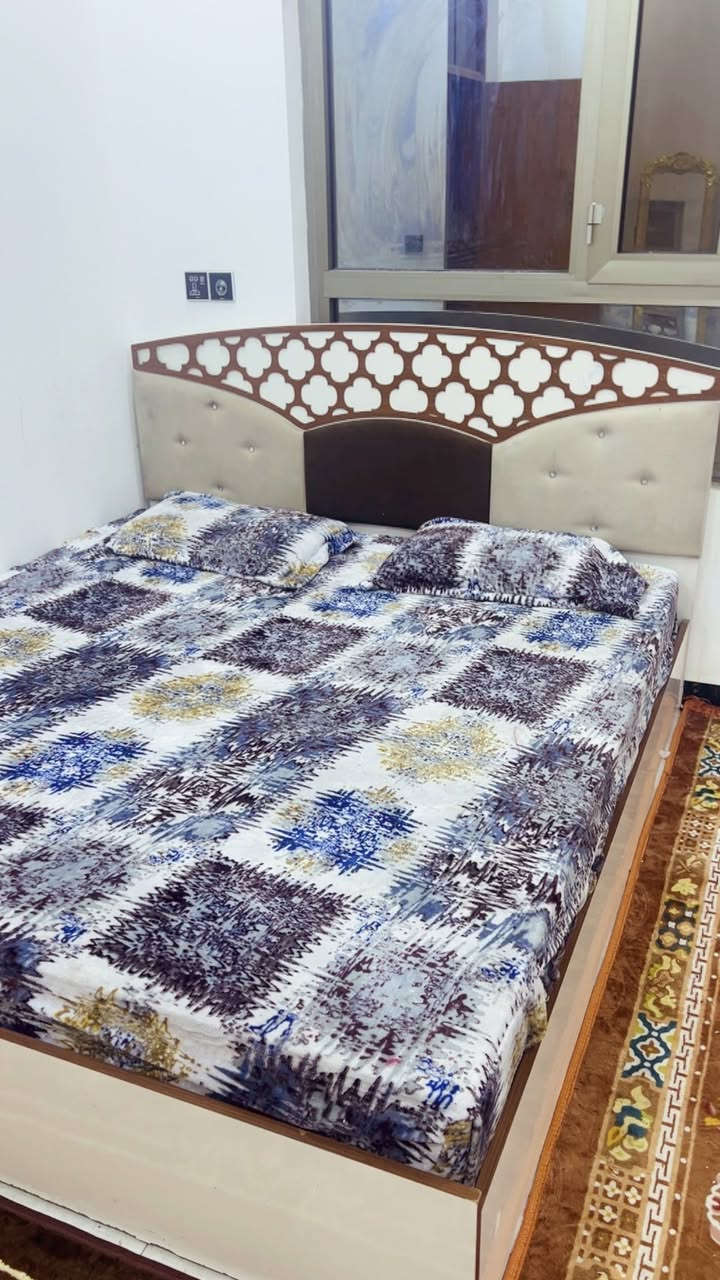 غرفه تركيه
غرفه تركيه مستعمله قليل 
ما نايمين عليها 
النقص بس سجه مال كنتور 
السعر 350 وبيها مجال 
الرقم ***********
