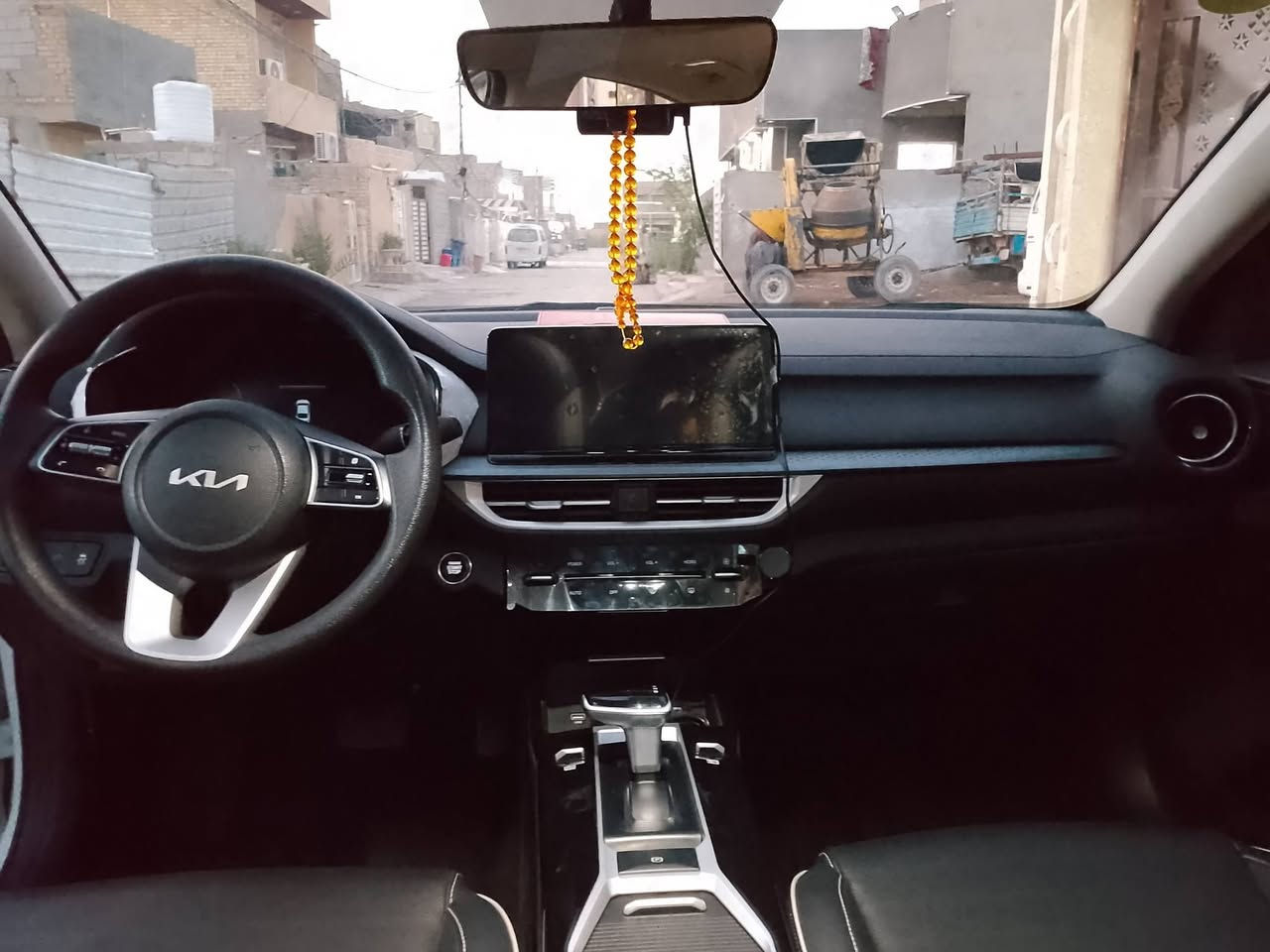 السلام عليكم سياره كي 3 2025 مقفوله  بغداد باب الشام  السعر 155 وبيها مجال ***********

