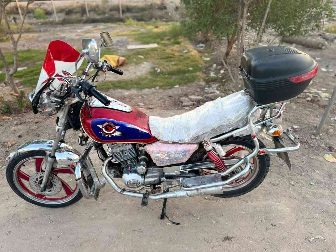 نعيد النشر بسب العود الكاذبه رجأ لي مو شراي ليتصل تفاصيل كامله 👇✅
للبيع دراجه جونده موديل 19 اورق اصولي مكفولة ✅
دراجه كدامك كامله ونفس مابصوره وبعد احله كلشي
شغال بيها السعر 650 وبيها مجال حق الجيه✅ 
مكاني بلحله مركز مدينه للاستفسار اكثر خاص او يتصل ع✅ واتساب ***********📞✅
