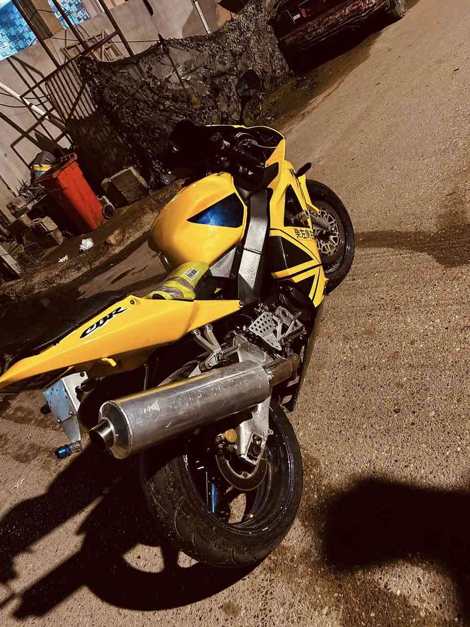 من رخصت الادمن
دراجه دڤل 900  مكمركه 
العنوان  الرمادي الخمسه كيلو 
مكينه مجفته تجفيت بلاد بدون كص ستندر 
رقم صاحب الدرجه *********** 
السعر 35 وبيه مجال
