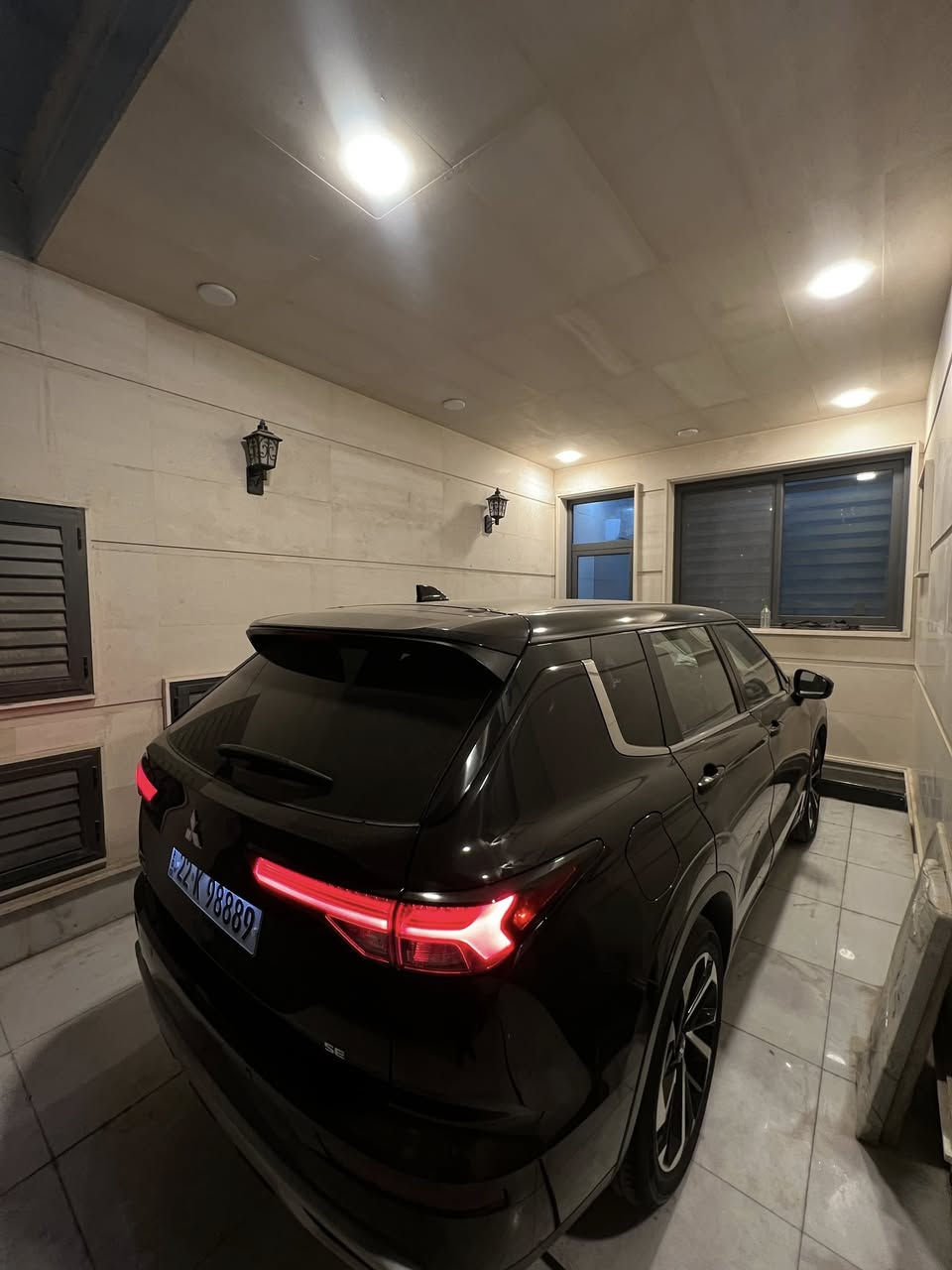 سلام عليكم ميسيوبيشي اوتلاندر موديل2022 وارد أمريكي ضربه جاملغ وبنيد   ملاحضه سياره للمراوس
اوتو هولد يفيد بل اسدحامات
خمس وضعيات قياده ايكو. نورمال. القياده في الرمال. القياده في الثلج 
نزول منحدرات
شاحن لاسلكي

اشاير بل مري
كاربون فايبر على يدات الباب
تبريد ثلججج
محرك اربعه سلندر 2.500 تنفس طبيعي
لايت زينون ثلجي 
بريك اوتو  
هاندبريك كهرباء 
ملاحضه للمراوس مع سنتافيه 2020 فما فوق

***********
