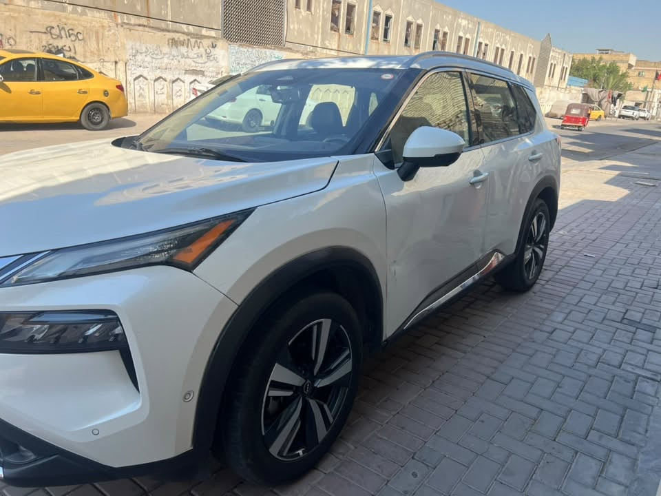 نيسان روج شكل جديد  اريد مراوس بكامري
موديل 2023
مواصفات SL فول 1/1
مواصفاتها 
مكينه 1500 تيربو جدا اقتصادي وقوي
1.بصمة تشغيل عن بعد تبريد وتدفئة عن بعد 
2.  5 كامرات. 
3.  بانوراما 
4.رادارات / رادار امامي /رادار جانبي /رادار خلفي
5.حساسات امامي / حساسات جانبي   
6. كشنات خزن    ‏
7. كشنات كهرباء . 
8. كشنات جلد .
9.  ‏ستيرن هتير.                                                   
11. مري قلاب وهيتر
12.تبريد قطعتين .
13. دفع رباعي AWD
14.اوتوهولد . 
***********
