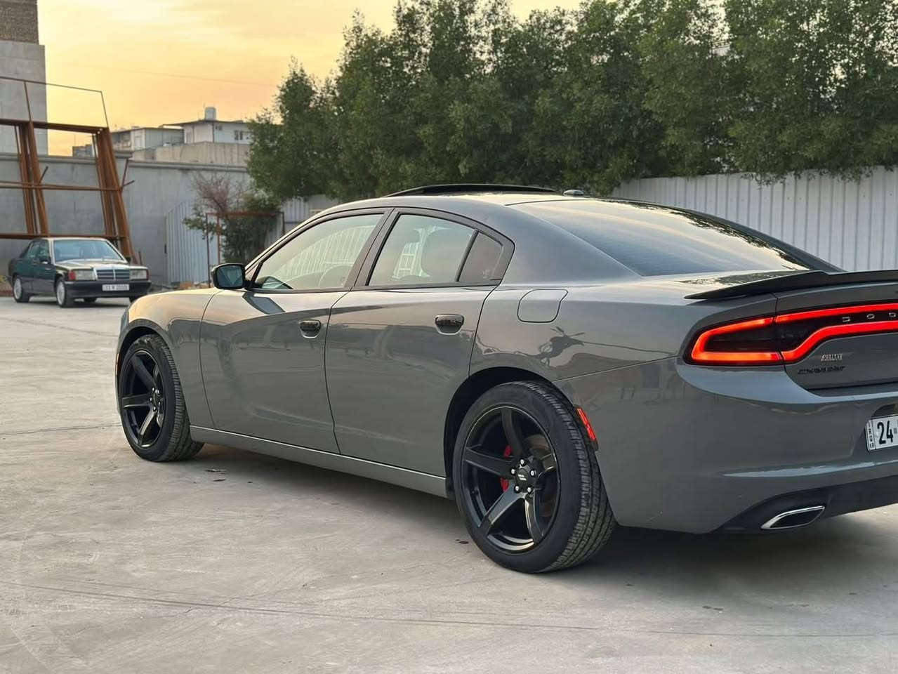 جارجر 2017 SXT كلين تايتل السياره حيل جديدة وحلوه ودينار واحد مابيها مصرف السيارة بدون صبغ حتى دعاميات بدون صبغ فقط تعديل بارد صغير بالجاملغ الخلفي وممبين اصلا كد اصبعين مو اكثر 

العداد / 57000 ميل 
محرك / V6 3600

✅مواصفات 

شاشة. /سلايت /كشن تدفئة
بصمة/تشغيل عن بعد  /تحكمات ستيرن 
شفتات ستيرن / كشن حضن 

وياقي مواصفات ل SXT المعروفه سياره دينار متصرف عليها جاهزة من كل نواحي 
رقم دهوك تحويل ثاني يوم 

مكان سياره بغداد

للاستفسار عن السعر وتفاصيل اكثر:
 الاتصال :
***********
‏٠٧٨١ ٤١٢ ٢٦٣٣
