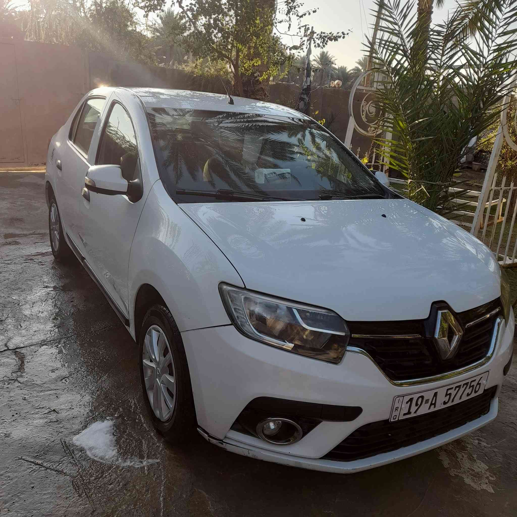 السلام عليكم رينو سمبل ٢٠١٩ ماشيه فوك ال١٠٠ باسمي رقم كربلاء انكليزي سعرهه ٨٥ وبيهه جاهزه من كل النواحي والحمدلله مكاني كربلاء ***********
