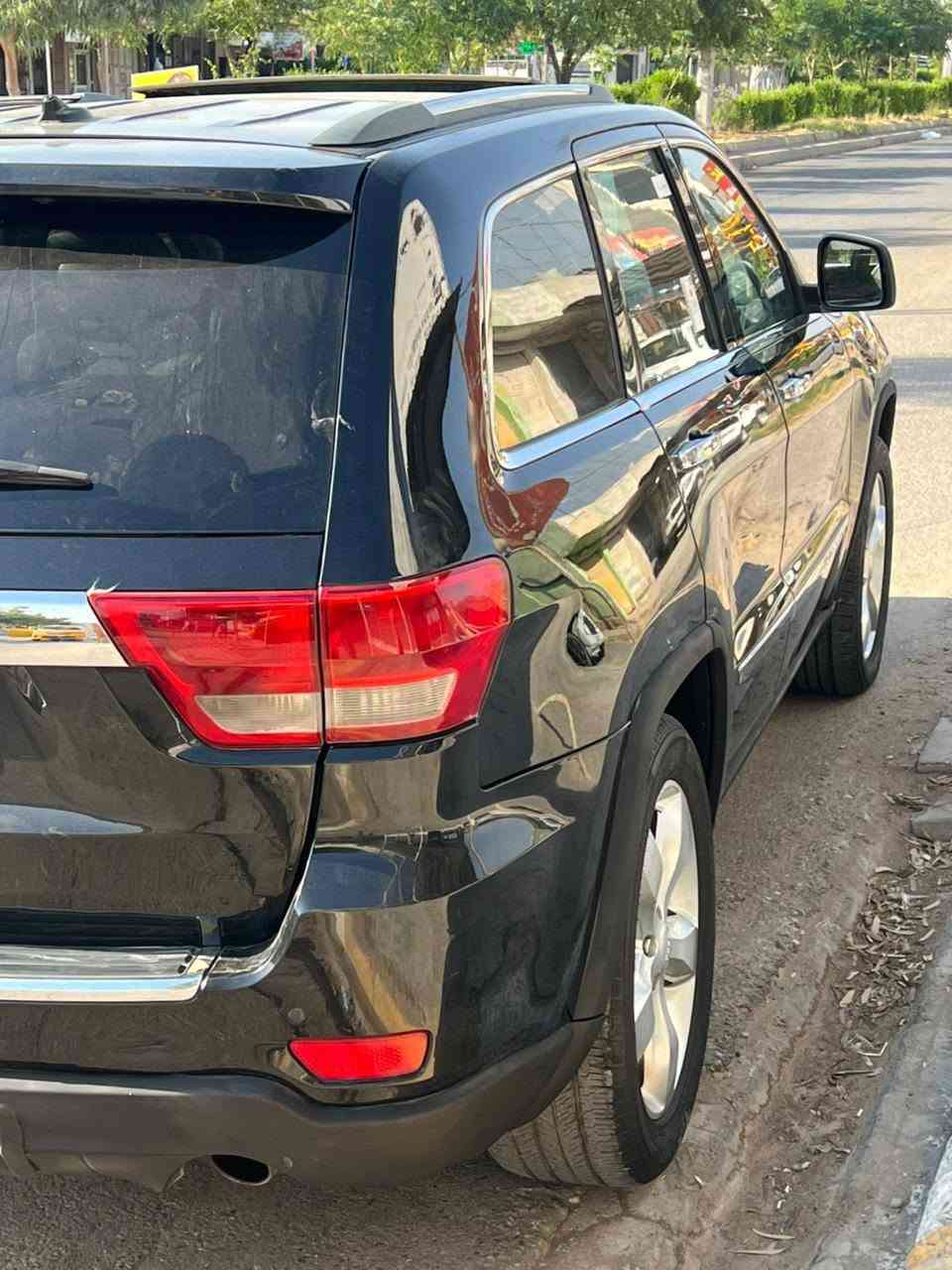 جيب لاريدو ٢٠١٢ غاز وبنزين فول فول سيارة بيها نص باب وجملخ سياره جاهزه محرك V8 رقم أربيل دولي  شرط تحويل وغرامت سعر ١٤٠ رقم تلفون ***********
