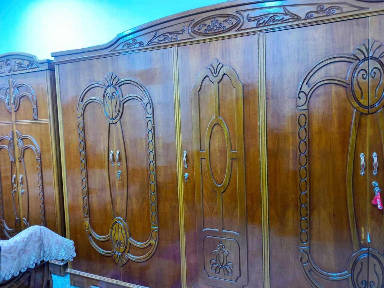 سلام عليكم غرفه خشاب جديده تفصال جديد سعر مليونين بيه مجال مكان البصره الطوبه والنخيله ***********
