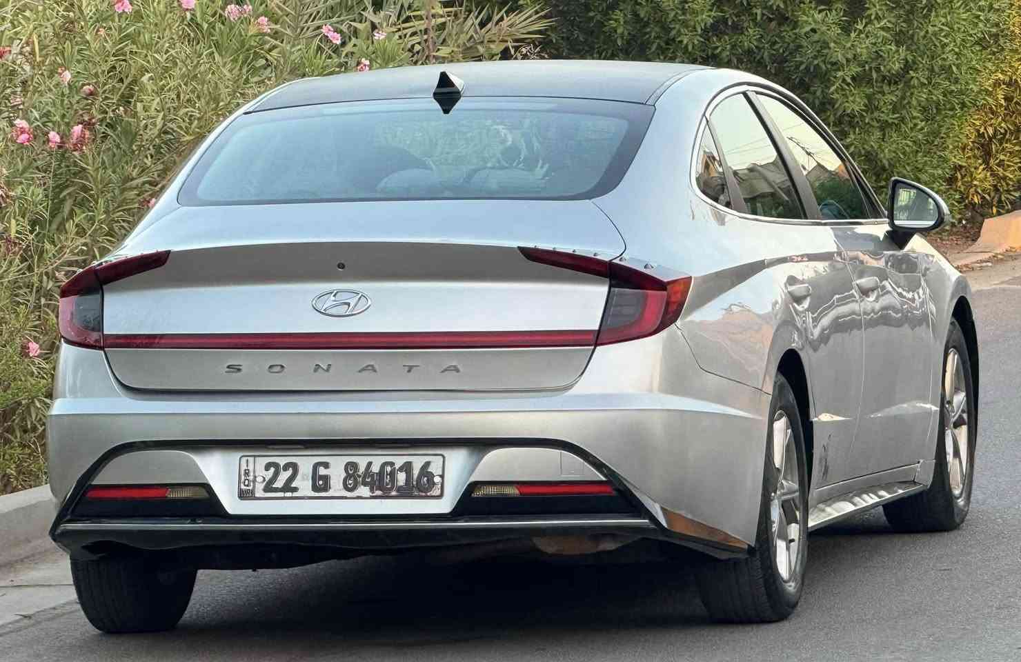 السلام عليكم
Sonata 2021 
سوناتا 2021 ماشية 80 الف كيلو مصبوغه عام بدون دواخل محرك كير مكفول شرط ممفتوح مواصفات :
-محرك 2500
-شاشة مع كامرة خلفية
-تحكمات ستيرن
-سايد بريك بصمة
-ثلاثة انظمة قيادة
-رادار امامي
-تحديد مسار
-اشاير بالمري
-نظام اوتو ستوب 
سيارة رقم اربيل سنوية وارقام جدد تحويل ثاني يوم وجاهزة بدون نواقص سعر 119 ورقه وبيها شي بسيط مكاني بغداد حي الجهاد 
***********
***********
