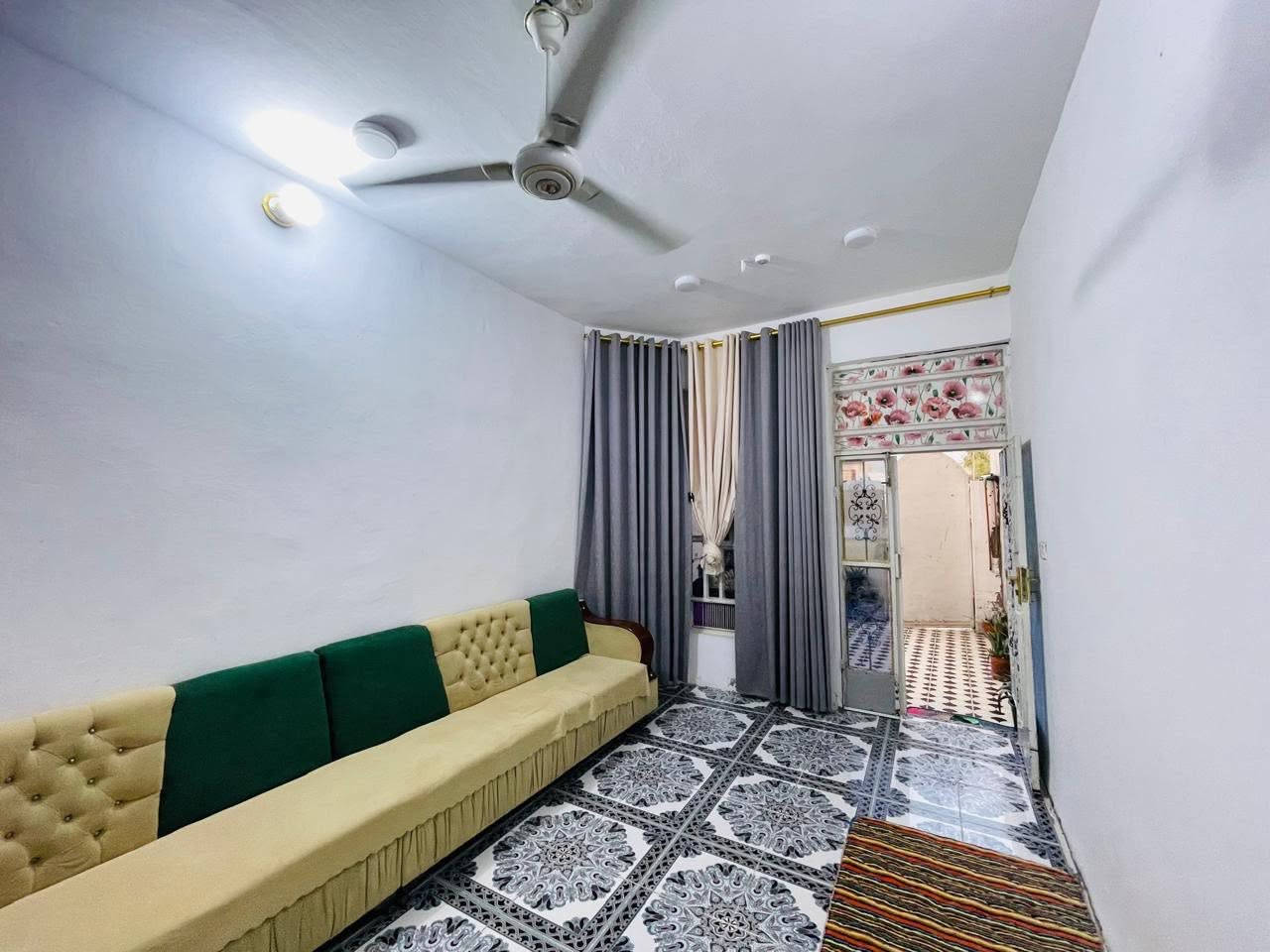 ⭕️مشتمل للبيع 🏡🏡🏡🏡🏡
🔷طابو صرف 🔷
🟩طابقين بناءً جديد 🟩
🟦الموقع جيد جداً 
دور الري على الساحة 🟦
◾️المساحة100متر الواجهة5ونزال 20🔳
🟥الطابق الارضي استقبال وصالة المطبخ مجمع صحيات 🟥
🟩الطابق الثاني غرفتين 🛌 نوم وصالة 🟩
وبيتونه على الطابق الثالث ⭕️⭕️⭕️⭕️
🟩الاستفسار مراجعة المكتب🏘️
📞عقارات بلدروز مكتب الجوهرة   
📞📞📞📞
☎️***********☎️
☎️***********☎️
