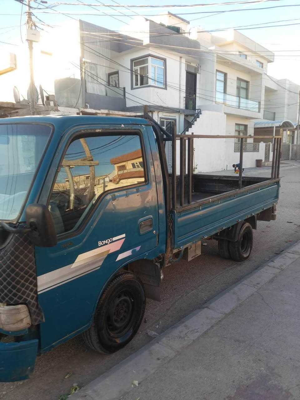 کیای فۆنتیرا مۆدیل 1998کەلەکەی قەلابە هەلەدریتەوە بۆدیکەی ٣مەترو ٢٠ سانتیمە رەقەم کەرکوکە تەحویل بەشەرت بەس سەنەوی بەسەر چوە سەیارەکە بی عەیبە سعری 45 گەلاو مەعامەلەیە لە سلیمانیە سەیارەکە *********** السليمانية, العراق
