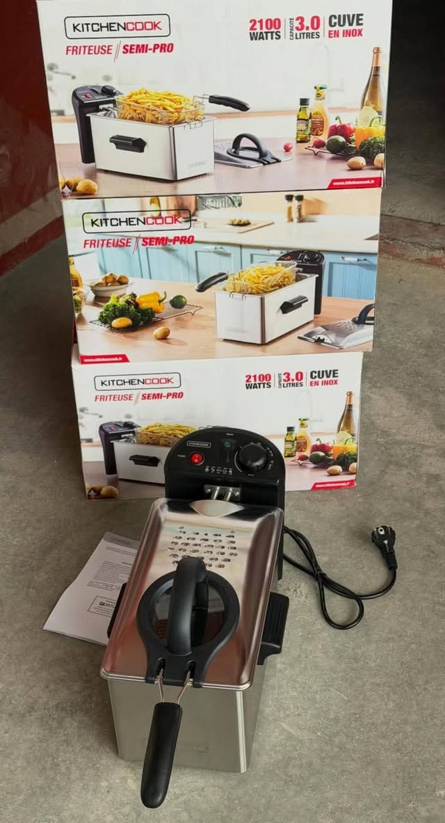 قلايه زيتي 
صنع فرنسي اصلي سله منفصله هيتر منفصل جدر منفصل 
3 لتر  2100 واط
45 الف


**إذا كنت صاحب هذا الإعلان وتريد حذفه لأي سبب، رجاءا أرسل رسالة إلى الدعم الفني**