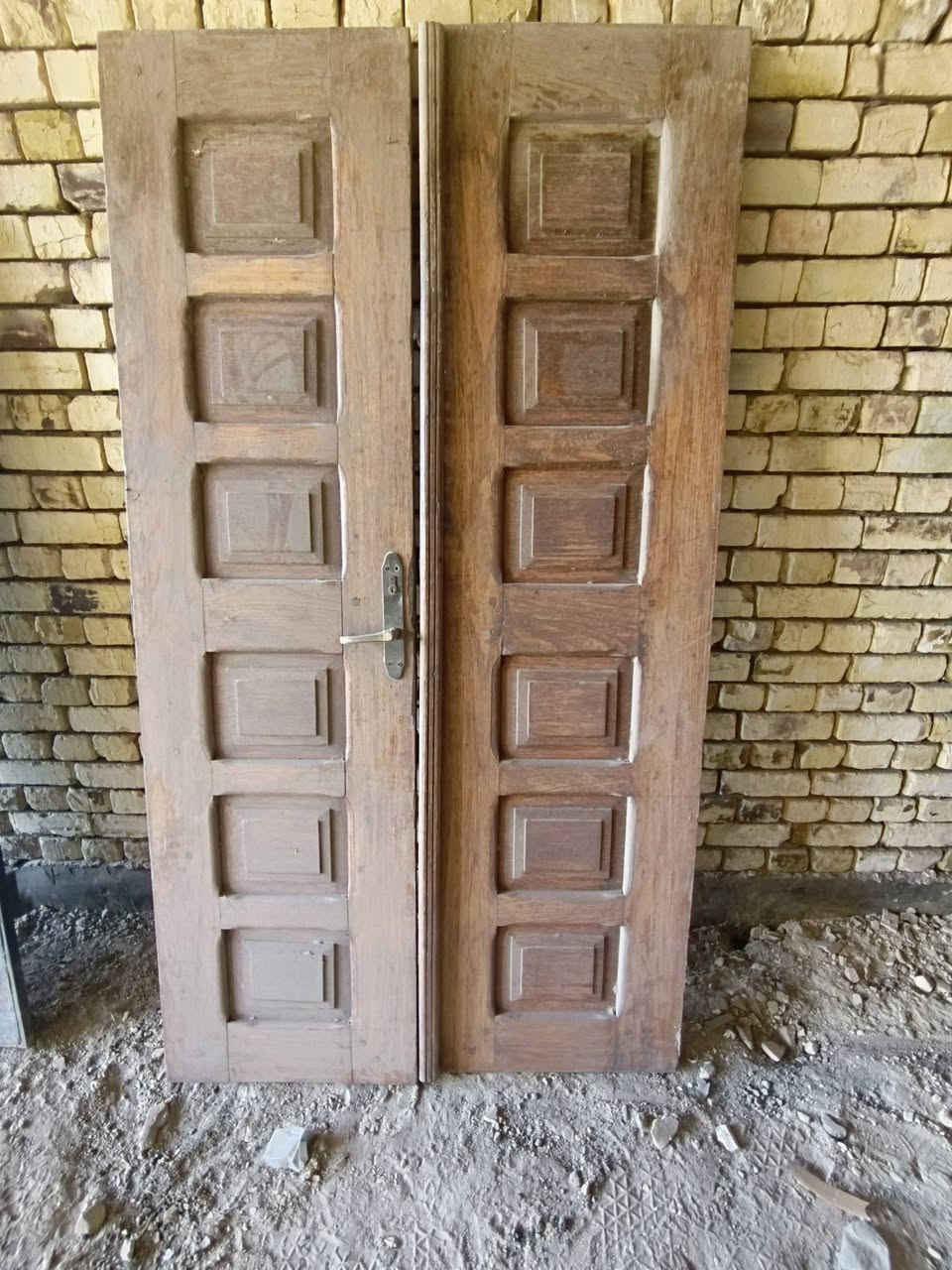 باب خشب طلاگتين مع الجربوبه
باب حديد طلاگتين مع الجرجوبه
قفص حديد 
يرجى مراسلة صاحب الرقم واتساب مكلف بالنشر ‏‪***********‬‏
