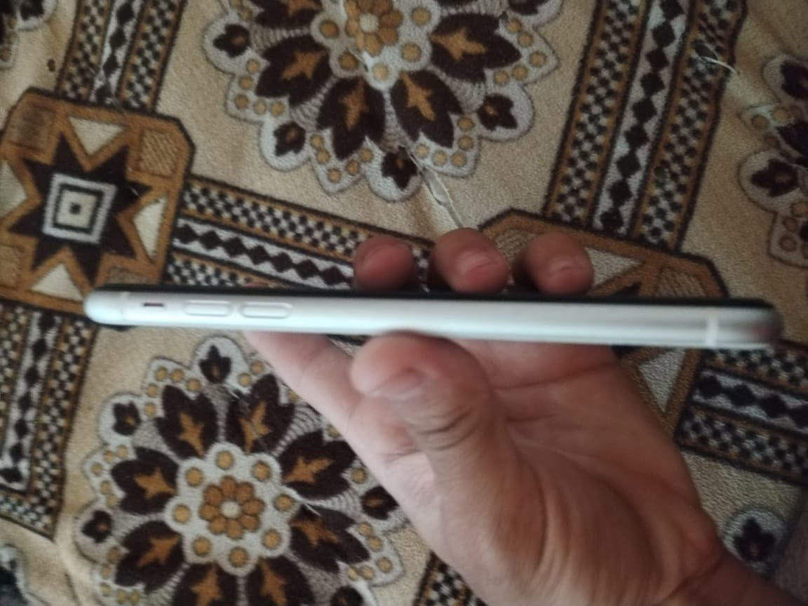 ايفون 11
ذكره 128
بطاريته 100
نموذج مm 
بطاريته مبدله 
بصمه واكفه سماعه فوك بسبب ضربه 
السعر خاص 
رقم استفسار ‭***********‬

