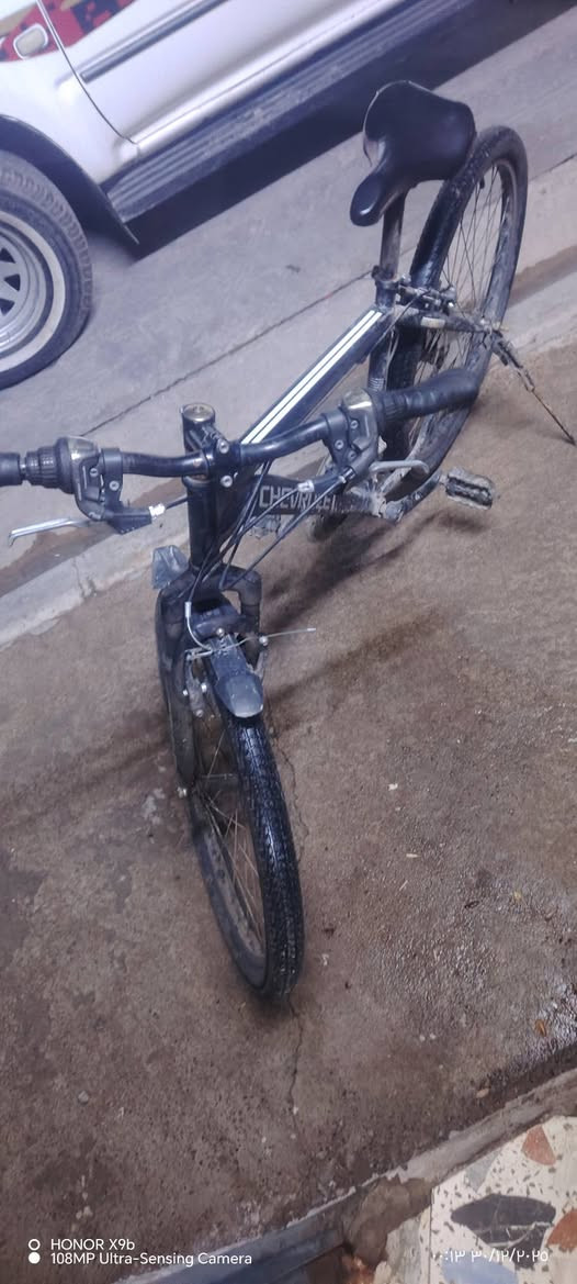 بايسكل شوفرت ليت للبيع كامل بس نقص كير خلفي الباقي كلشي شغال وجديد الشراي يجي خاص  السعر 120 او يتصل على رقمي اسيا ***********كورك***********
