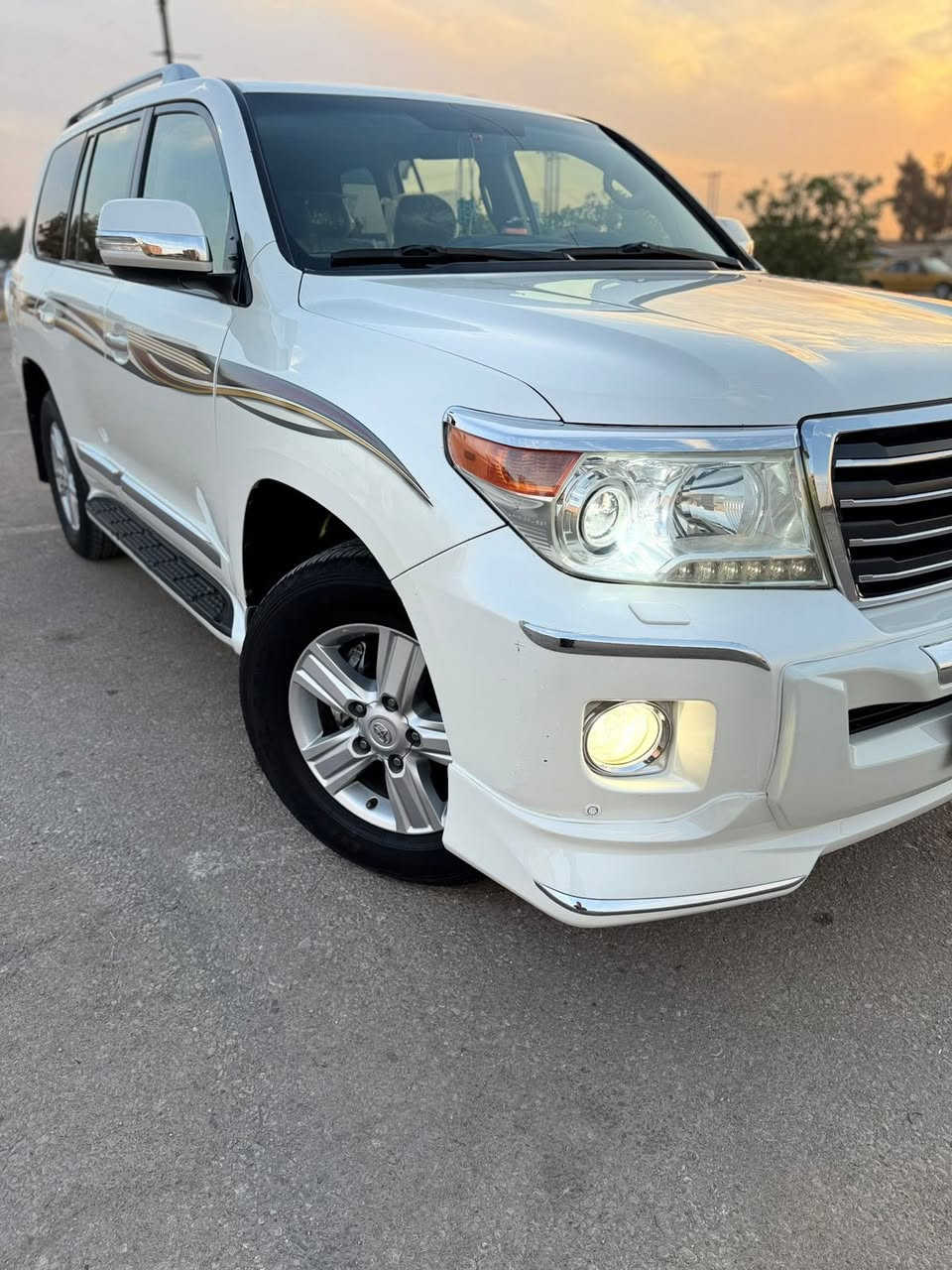 السلام عليكم.
للبيع أو مراوس 

لاندكروز GX-R 

موديل :2013  بريم اصلي 

معروف مواصفات البريم 

المواصفات 

فتحة 

بصمه 

كشنات كهرباء 

كشنات جلد 

داخل بيجي 

تحكم ستيرن 

صاجات 

 3 قطع تبريد 

 7 راكب 

حساسات امامية + خلفية 

لايت زنون 

بلوجكتور 

زراك لايت 

لد امامي 

هوك سحب 

فور ويل 4x4

المحرك 6 سلندر 

تنفس طبيعي 

حجم  4000

مري شفط كهرباء 

اشاير بالمري 

دوسات  انارة 

ويل كب كروم 

نيكلات 

طفاية في الأرضية 

بصمة عدد 2 

(رقم  سليمانية دولي )

بأسمي تريد وكالة تريد مداور 

ملاحظة:  السيارة  احلى من الصورة كفالة عامة موجود السونار.

((السيارة جديدة جداً بدون اي نقص تخم تاير جديد صدر جديد بدون اي ملاحظات))

السعر : 375 بيها مجال بسيط 

العنوان : نجف الأشرف 

للاستفسار
 ***********
