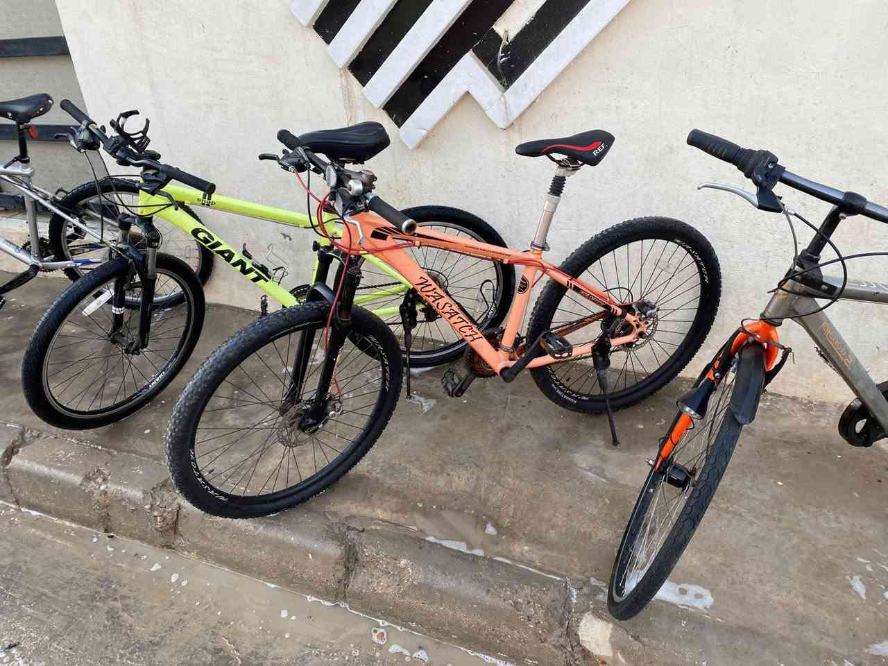 دراجه واستش امريكيه الصنع وايرات دفن قطعه مضلعه سرج دبل متحرك دراجه كلش حلوه الدبل الامامي مجيم بسبب عدم الاستخدام غير مستخدمه بالعراق 
١٥٠ قفل اتصال *********** بغداد الدوره حي دجله
