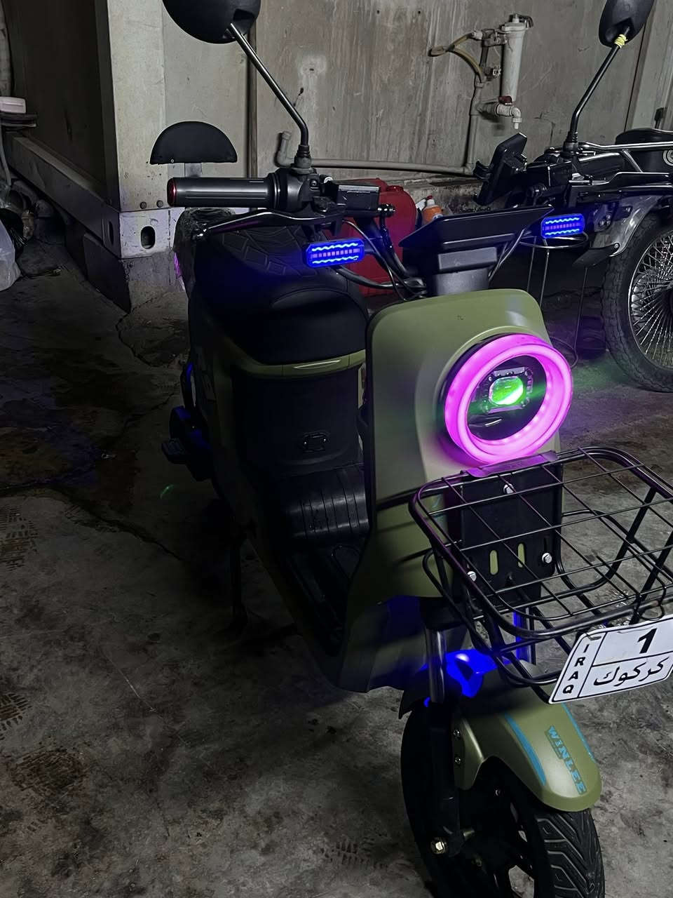 R9
للبيع 
مابي اي نقص. 
سعر ٤٧٥ وبي مجال


**إذا كنت صاحب هذا الإعلان وتريد حذفه لأي سبب، رجاءا أرسل رسالة إلى الدعم الفني**