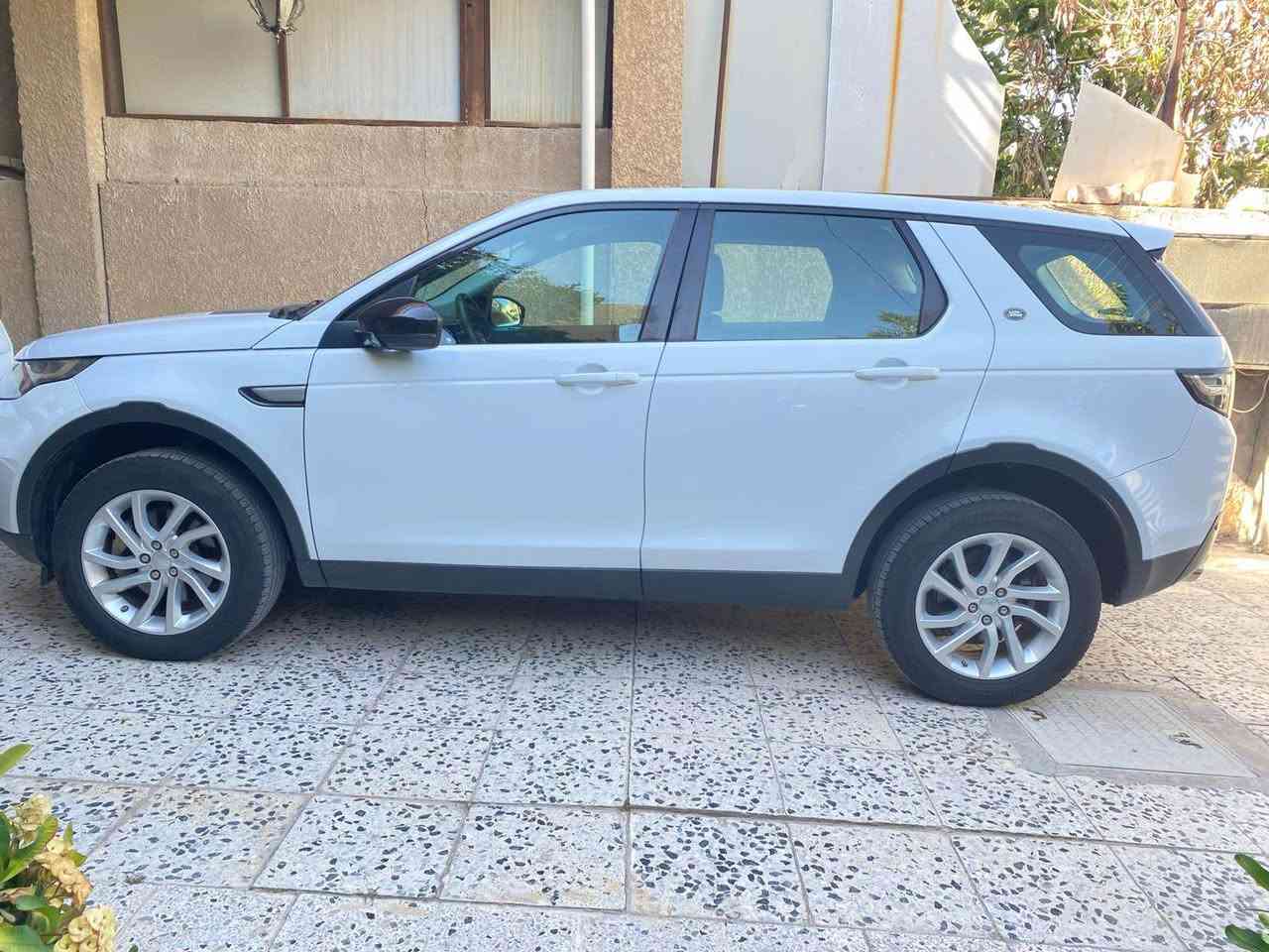 Land Rover- Discovery Sport
لاند روفر دسكفري سبورت 2016
وكالة سردار
 محرك 2.0 تيربو
 دفع رباعي
سقف بانوراما ثابت
 كامرة خلفية
 حساسات أمامية وخلفية 
 العداد 126 ألف كم فقط
 السيارة بحالة الوكالة
صبغ بيبان 2 اثر شخط بدون دواخل 
 موقع السيارة: بغداد - الغزالية
رقم صاحب سيارة *********** تحياتي بغداد, العراق
