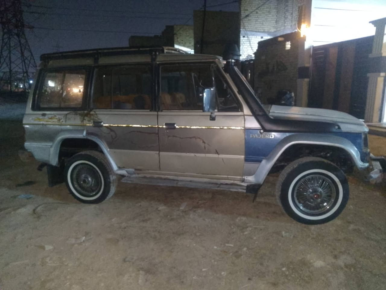 سلام عليكم باجيرو مديل  1990رقم بصره نكليزي بسمي تحميل ثاني يوم مكينه وكير بطه خير من الله تخم تاير جديد دوشمه جديد سياره خير من الله السعر  40وبيه مجال مكاني بغداد رقم التليفو ***********وبي وتساب هسه معمره عوزه صبغ شوف العين
