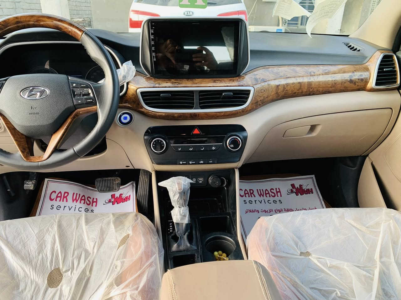 توسان 2020 خليجي(الكاصد)
ماشيه 100 الف 
رقم بغداد انكليزي بسمي تحويل مباشر 
المواصفات
شباك لكزز  
لايت 5 عدسات
بصمة 
شاشة اصلية  
ترحيب عند الاقتراب 
حساسات + كامرة 
كشنات جلد 
كشنات كهرباء 
هند بريك برجل 
درايف مود
محرك 2000 دوش 
السياره بيه شبر بخشم البنيد اثر جراد 
وبيها كم رصعه 

السعر 190 وبيها مجال  

مكانها بغداد المحموديه او الدوره 
للتواصل : ‭0781 633 1874‬

‭0751 683 1871‬
