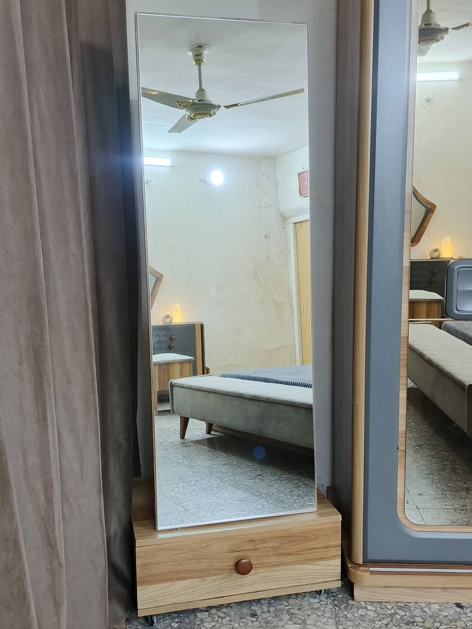 غرفة تركيه للبيع نضافه 100٪
المودرن ٩ قطع جديدة هيدروليك
 أصلية تكمه القويه الثكيله للأستفسار خاص
***********
