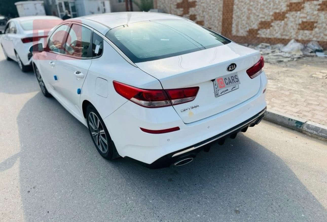 أوبتيما 2020    محرك 2400 مرقم مثنى حره  ماشيه 144   ضرر بسيط  جامل امامي بدون فتح وبدون صبغ  سياره نضيفه  
لتواصل *********** 
مكاني سماوه
