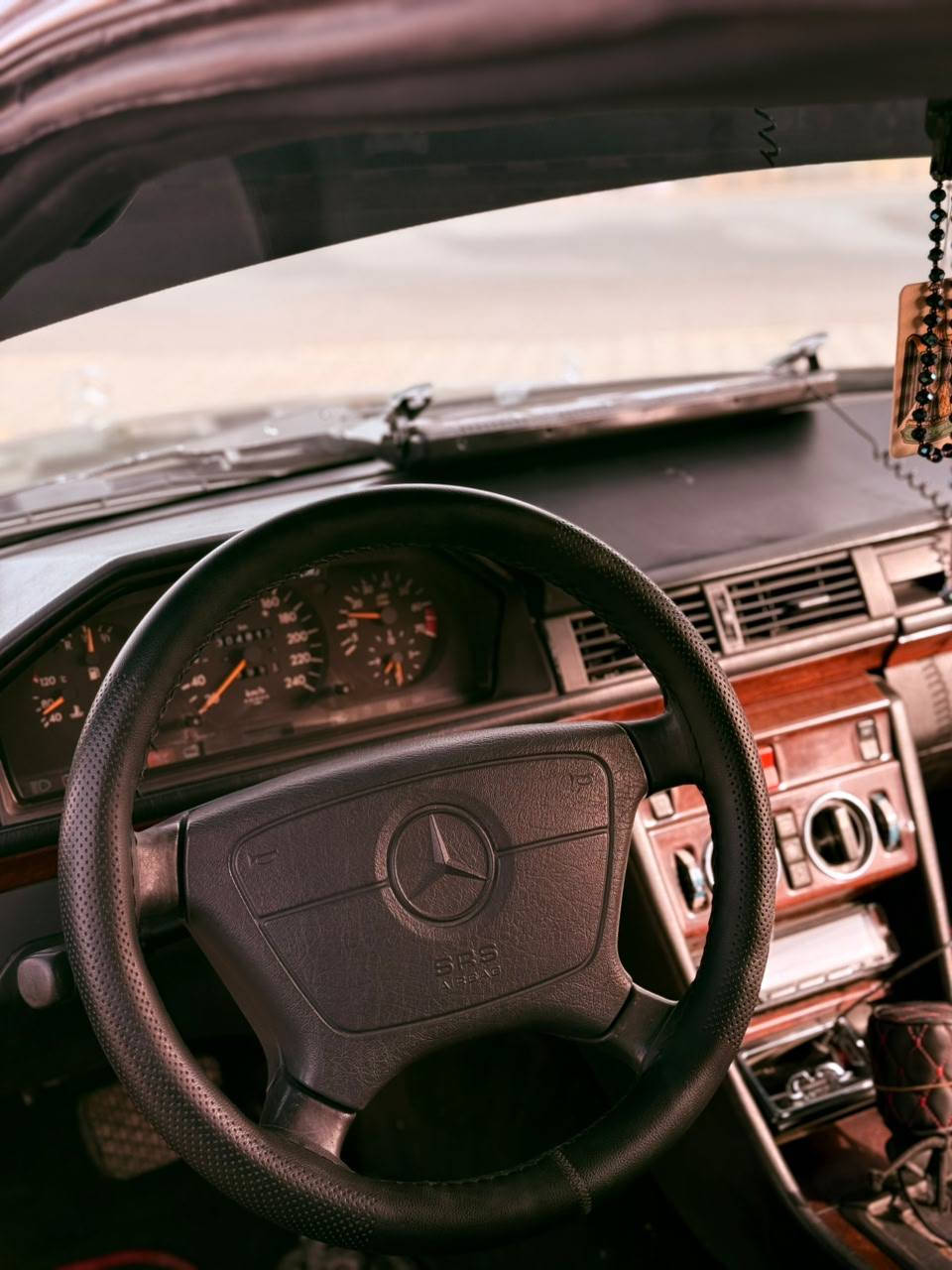 للبيع 🛑
لمحبين التميز مارسدس E300 تك باب موديل 92
رقم ديالى مشروع وطني انكليزي بسمي 
كير جديد ومكينه بيها عزم يشك الكاع 
تبريد شغال ثلج ثلج 🌬️
ويل amg الماني الأصل 
اكزوز رياضي مزود بالكامل 
تحكم كراسي شغال حتى تجوت الرأس 
كشنات جلد بالنايلون 
فتحه سقف طكتيين 
جام كهربائي بالكامل 
نضام سكيورتي تفتيح وتقفيل حتى قبق البنزين والصندوك 
نضام ترحيب بلادي 
اريل على السويج 
لايت زنون 
مرايات تحكم 
السياره ما عايزه برغي شغل واطلع للسعودية 
مكاني نجف رقم *********** ما متواجد فيس 
السعر بلاش بلاش 🔥🔥🔥🔥🔥
