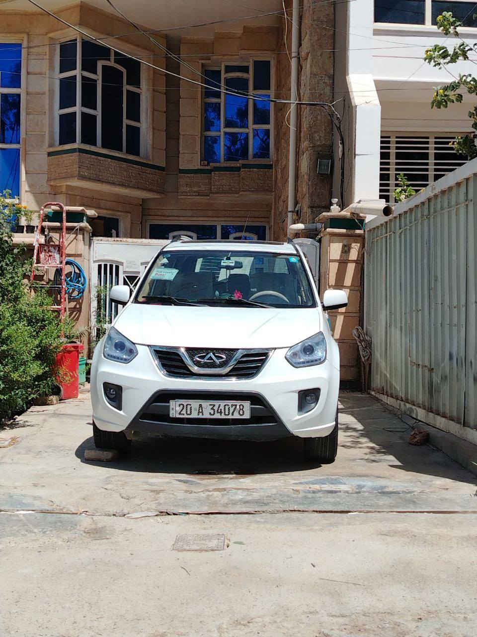 سلام عليكم شيري تيكو 2013 كير كهرباء . سياره جديده مكفوله من صبغ و الحادث فقط بيها طخه بسيطه مواصفات سياره 
© حساسات خلفيه .
©منضومه بريك ABS.
©جام 4 كهرباء Auto.
©مري تحكم كهرباء .
©قفل حمايه اطفال 
عنوان سياره حسينيه راشديه سعر سياره 66 بيها مجال بسيط رقم هاتف ***********
