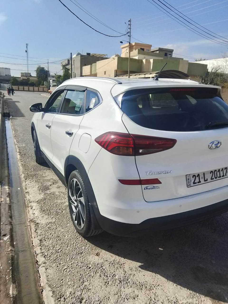 سلام عليكم 
توكسان للبيع موديل ٢٠١٩ خليجي 
فول مواصفات عدا بانوراما سياره ماشي ١٣٦ الف 
بي شبر صبغ بل دعاميه امامية بقيه مكفوله من تعديل و صبغ سياره نضيفه مال بيت بي بطاقه بانزين
مكان سيارة كركوك 
 سعر ٢٠٥ وبي مجال 
*********** كركوك, العراق
