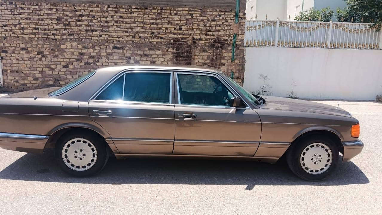 السلام عليكم. مارسدس جانبوموديل 1989 
  . السعر58$ وبيهة مجال   
رقم بغداد 
كير محدك بلادي جدد 
 حدادي جديدة 
كهربايات كلهة شغالة 
تخم تاير جديد 
غرفة جلد جديدة كشنات كهرباء 
اربعة جام كهربائي بردة خلفية

 تبريد شغال ثلج🥶🥶   
السيارة مكفولة من الضربة 
قواعد الدبلات مكفولات السيارة 
 جديده وجاهز
 السيارة مال جناي الرقم الموبايل ***********.
