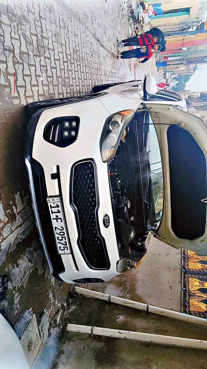 السلام عليكم سبورتج موديل ١٨ وارد امريكي مكينه GDi  سياره جاهزه وحلوه مال بيت مكاني بغداد صور الحادث موضحه السعر ١٦٥ $ وبيه مجال  رقم الهاتف ***********
