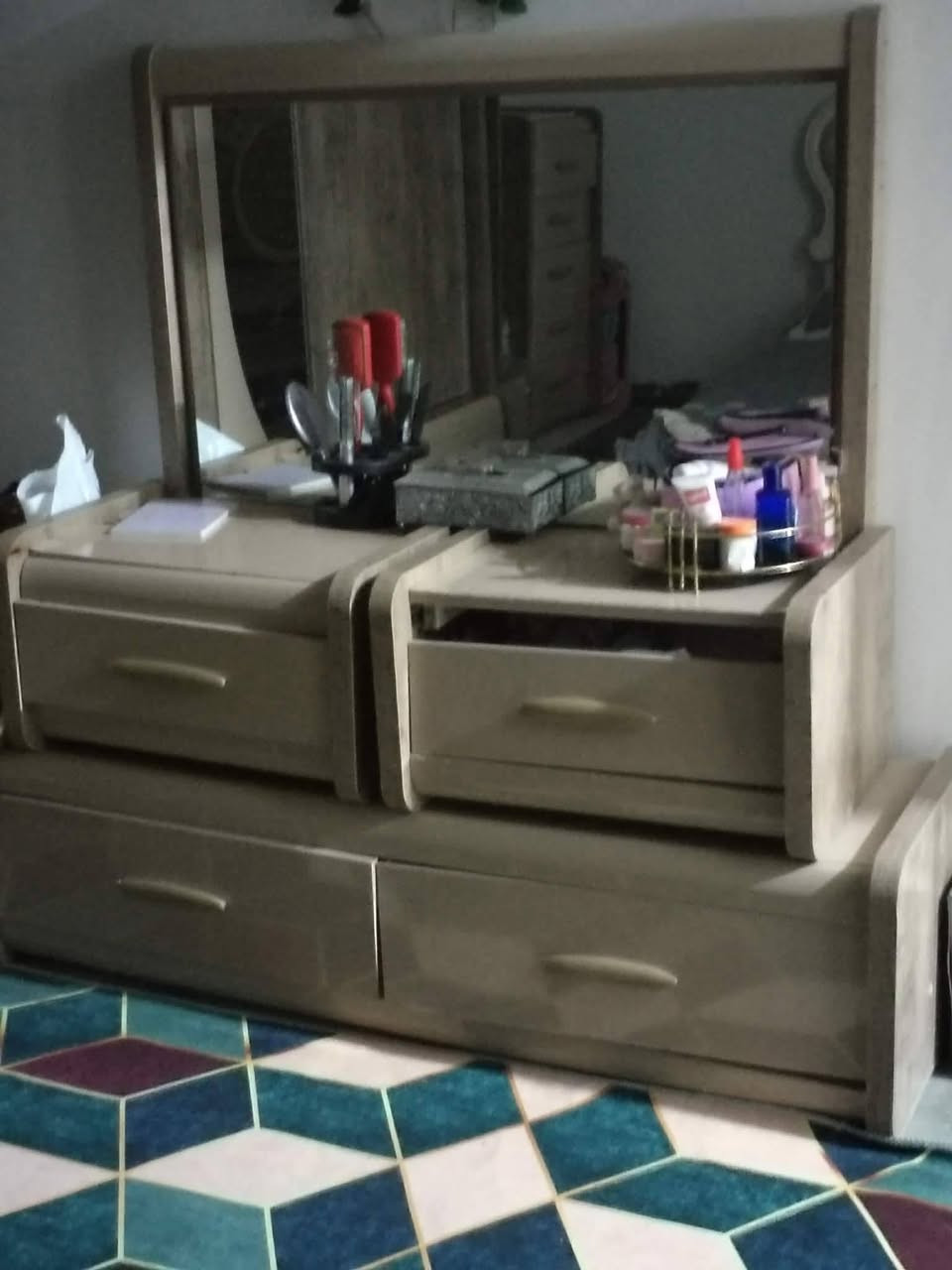 غرفه تركيه نظافتها 90من100 سعرها 250 ب مجال  عنوان كوت خاجيه شراء خاص فقط 🤍 
 تابع حسابي ليصلك كل ماهو جديدي #حسابي الوحيد والرسمي غير مسوؤله عن باقي الصفحات العندو اغراض نظيفه وسعر مناسب يدز صورها خاص ابيعه  بعموله بعد البيعه @إشارة


**إذا كنت صاحب هذا الإعلان وتريد حذفه لأي سبب، رجاءا أرسل رسالة إلى الدعم الفني**