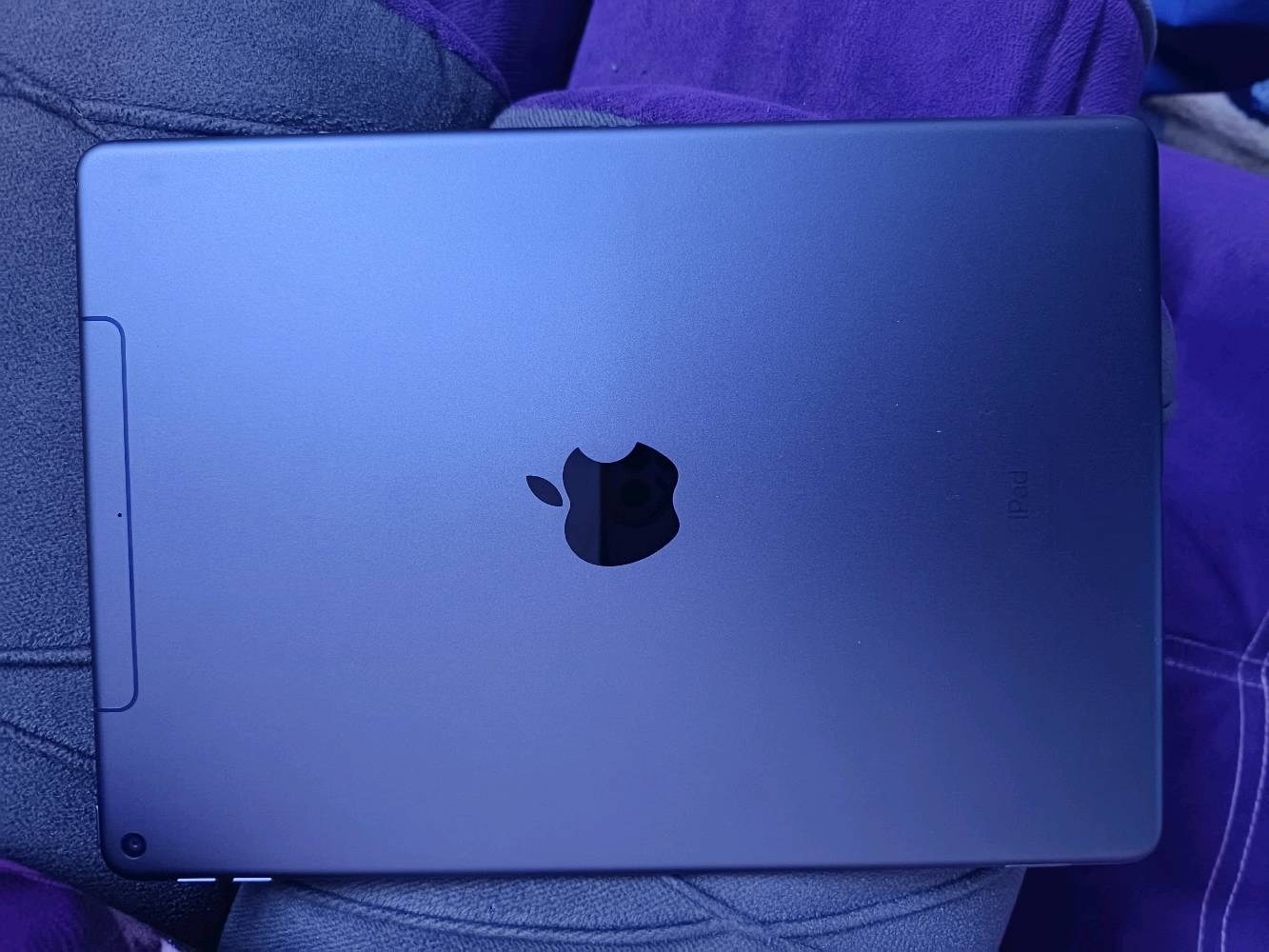 ايباد  إير3 للبيع ذاكرة 64 نضيف كلش وفحص حاسبه إله تاخذه سعره 250 __***********
