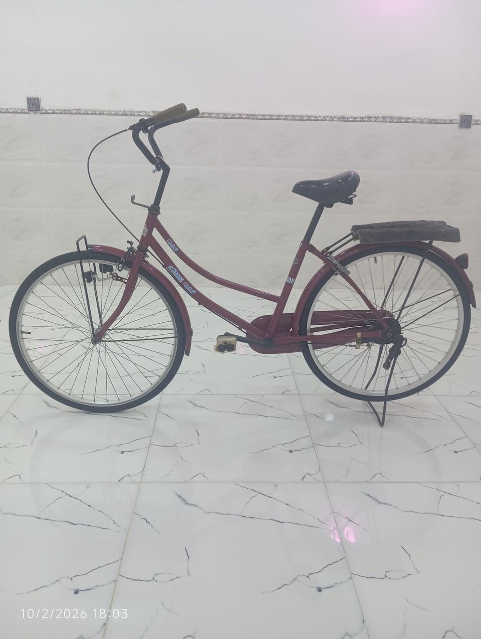 السلام عليكم بايسكل بناتي البيع الحجم 26باله حاويه غراض كامله ما  بي نقص ماصارلي هواي من أخذته السعر خاص ***********
