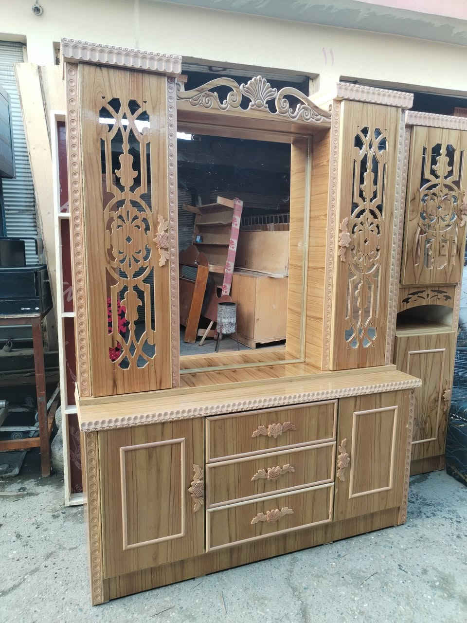 غرفه 5 ابواب. ابراج ناصي نقش زان يدات زان دنكه زان عنوان موصل باب جديد داخل ساحة نادي الفتوه الرياضي مقابل افران السيد *********** رجأ الما يشتري لا يخابر اقساط ما عندي السعر 750 قفل 🔒 السعر ثابت بدون معامله..***********
