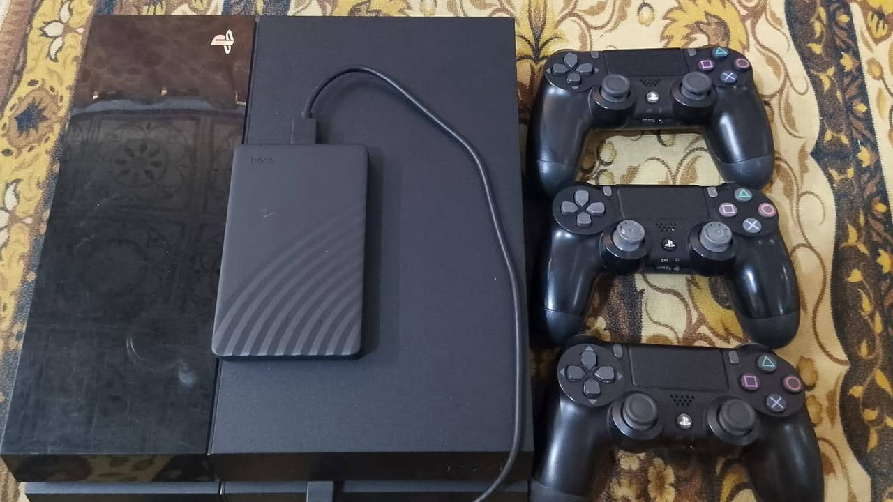 🎮 للبيع: بلي ستيشن 4 فات (PS4 Fat)
✅ الجهاز بحالة جيدة ومعه كامل الملحقات.
✅ هارد خارجي موسع 750GB.
✅ يحتوي على 24 لعبة قوية موزعة على الهارد الداخلي والخارجي، وجاهز للعب مباشرة.

📍 العنوان: النجف فقط.
🚫 لا يوجد توصيل.
💬 للاستفسار عن السعر والمزيد من التفاصيل، يرجى التواصل على الخاص.


**إذا كنت صاحب هذا الإعلان وتريد حذفه لأي سبب، رجاءا أرسل رسالة إلى الدعم الفني**