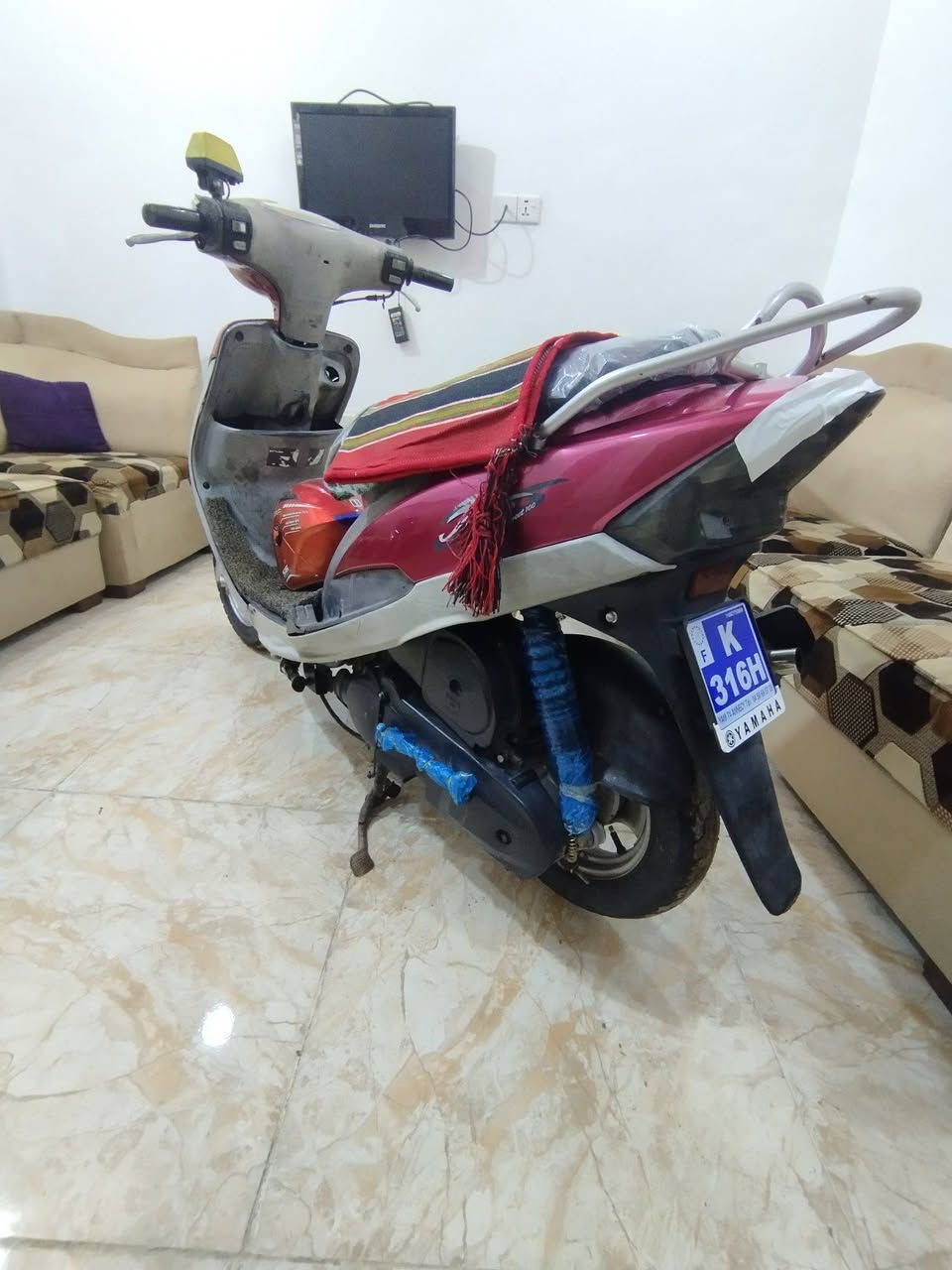 للبيع ماكس منغولي دراجه كفاله مكينه مفتوحه فقط لاستيك ولف شلعه معدل شك الكاع ملاح يخبل كهربائيات كلها شغاله السعر 600 وبيها مجال بصيط مكاني الديوانية رقم التلفون ***********
