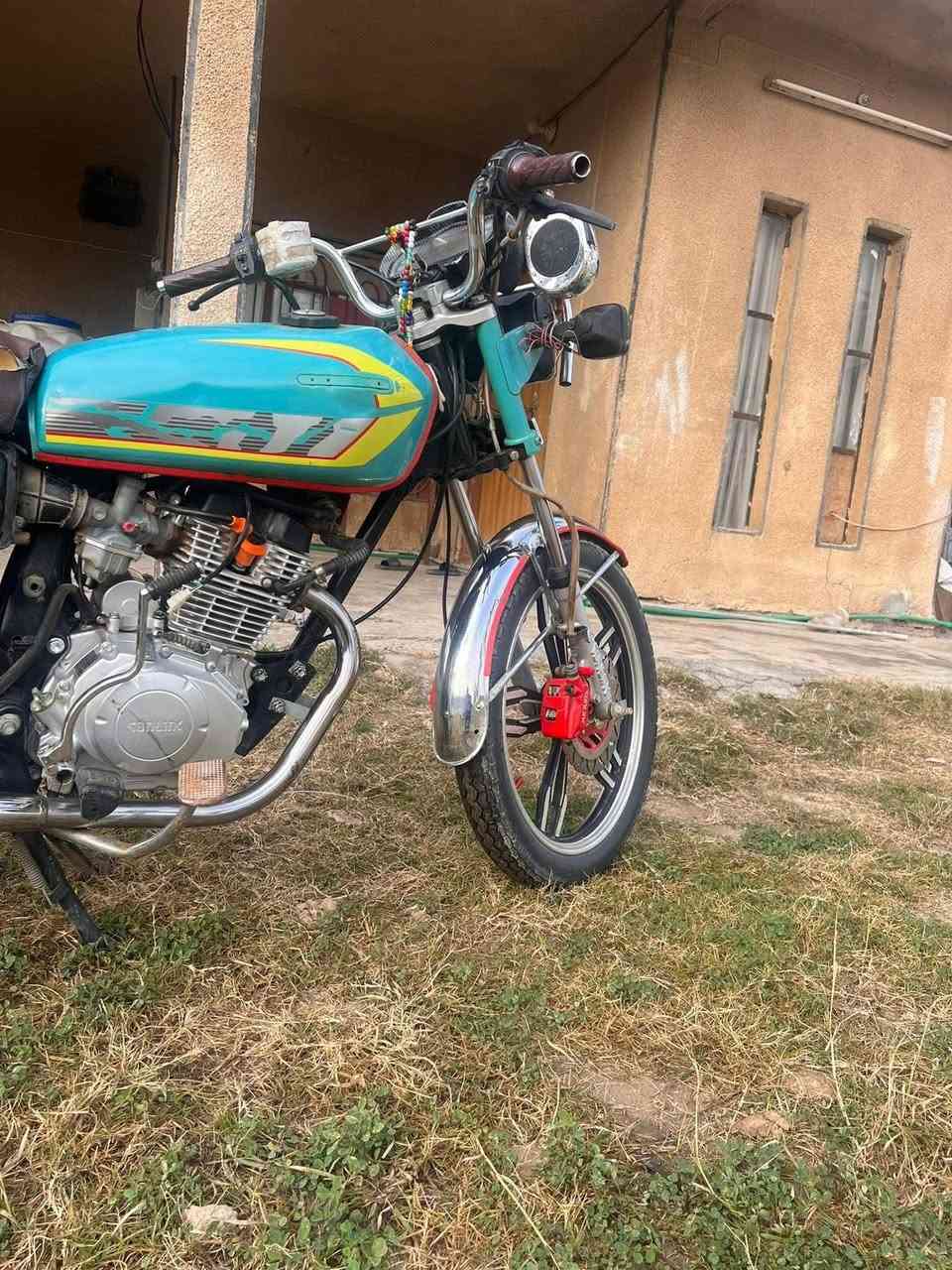 دراجه سفان البيع موديل 2023 نضيفه ناقصها شغلات بسيطه محرك ما مفتوح  / بدون اوراق سعرها 375 وبيها مجال قليل مكاني بغداد  ***********
