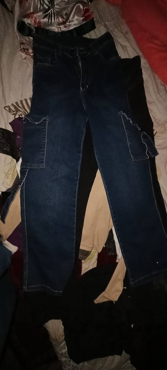 م
ملابس مقاس 36 نظيفة، ابيعها بنص السعر اللي يريد يحجز اكثر من قطعة يحط صورها بالتعليقات وانطيه سعرها شرط هو يجي يستلمها ويدفع كاش وممنون منكم أخوتي


**إذا كنت صاحب هذا الإعلان وتريد حذفه لأي سبب، رجاءا أرسل رسالة إلى الدعم الفني**