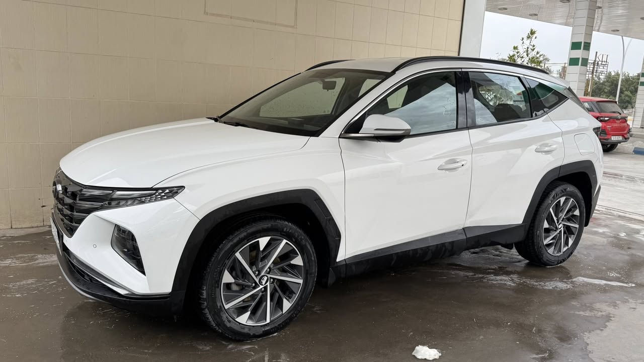 السلام عليكم
توسان 2023 خليجي 

ماشية (51,000) 

الرقم بصرة 

بيها بارد بالباب الي خلف السايق و باب السايق شوي 

السعر المطلوب 210$

$21,000

شدتين و عشرة اوراق 

***********
