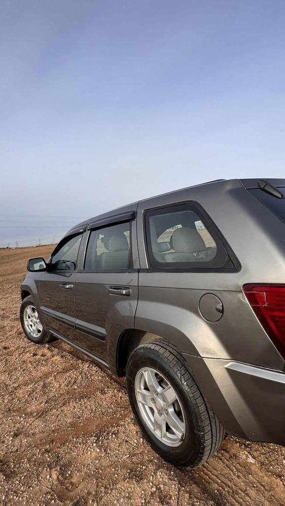 بۆ فرۆشتن 
2007
کارتی بەنزین هەیە
یەک پەڵە لە بۆنیت بۆیاخە بێ ناو گرتن 
تاک ئەکسل 
گێر و مەکینە ئەوروپی تازە کراوەتە سەر 
تایەکانی لۆک بۆ بەستراوە 
پاتری لۆک 
سەنەوی و ڕەقەم تازە 
لە چەمچەمالم 
*********** بغداد, العراق
