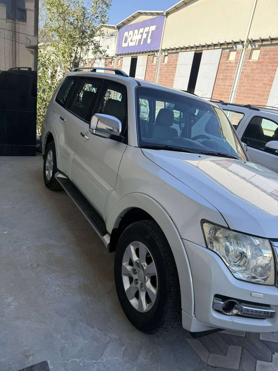 باجيرو حبتور 2014 مكينه 3500
بيها ربع البنيد صبغ وبارد شبر بخشم الجاملغ 

مكينه كير تبريد مكفولات تخم تاير بلادي جديد

السيارة كلش نظيفه ومعتني بيها على ايدي حتى بيها عازل حراري بالجام وجاهزة من كلشي مابيها مصرف ربع دينار 

ماشيه 140 الف

مكان السيارة بغداد الكرادة

***********

السعر 175 ورقه
