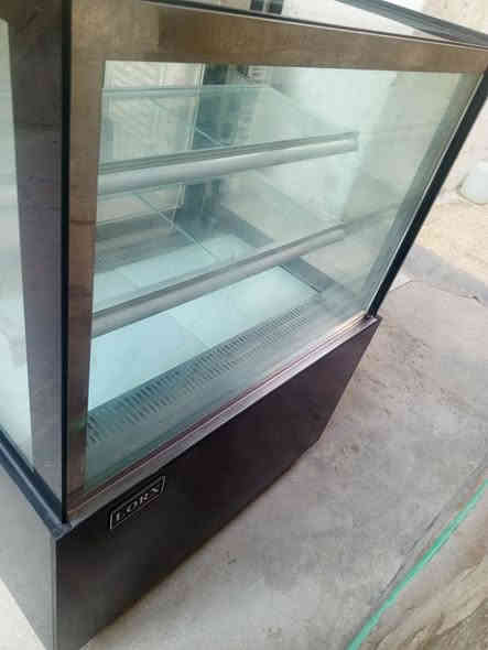 يالله السلام عليكم للبيع عارضه تبريد جديده للكيك و معجنات ومقبلات والاجبان 300 وبيه مجال مكاني النجف الأشرف حي الجمعية رقم الهاتف ***********
