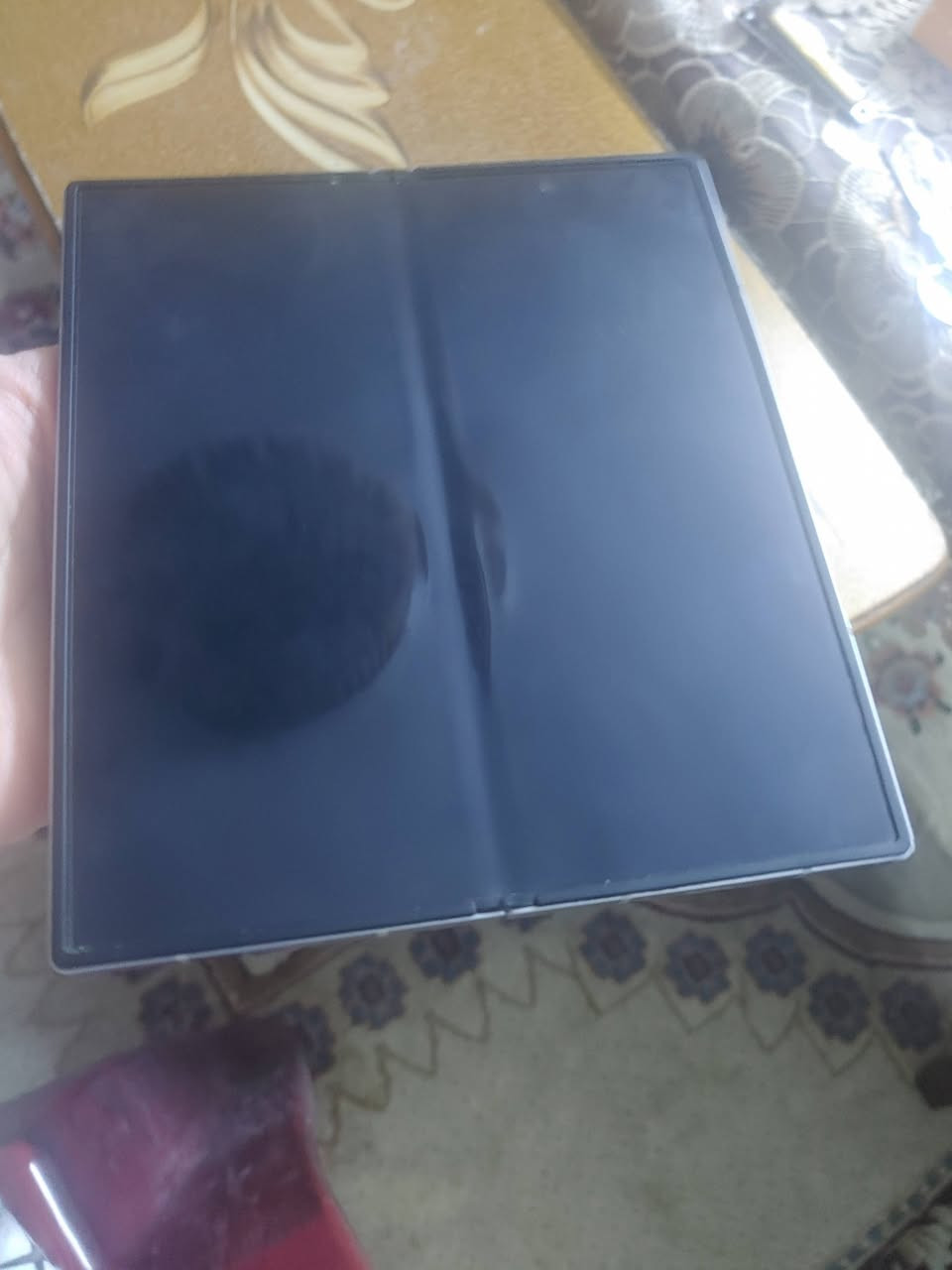 سامسونك فولد 6 ذاكرة 256 رام 12 النسخه الكوريه والتي تشبه الى حد بعيد التسخه العالميه نظيف جدا من غير ملحقات بيه بس الظهر جزء بسيط جدا اللون كاسح بسبب الكفر موضح بالصور والفيديو
السعر 750 الف قفل 
فقط الي يناسبه السعر يتصل على 
***********
