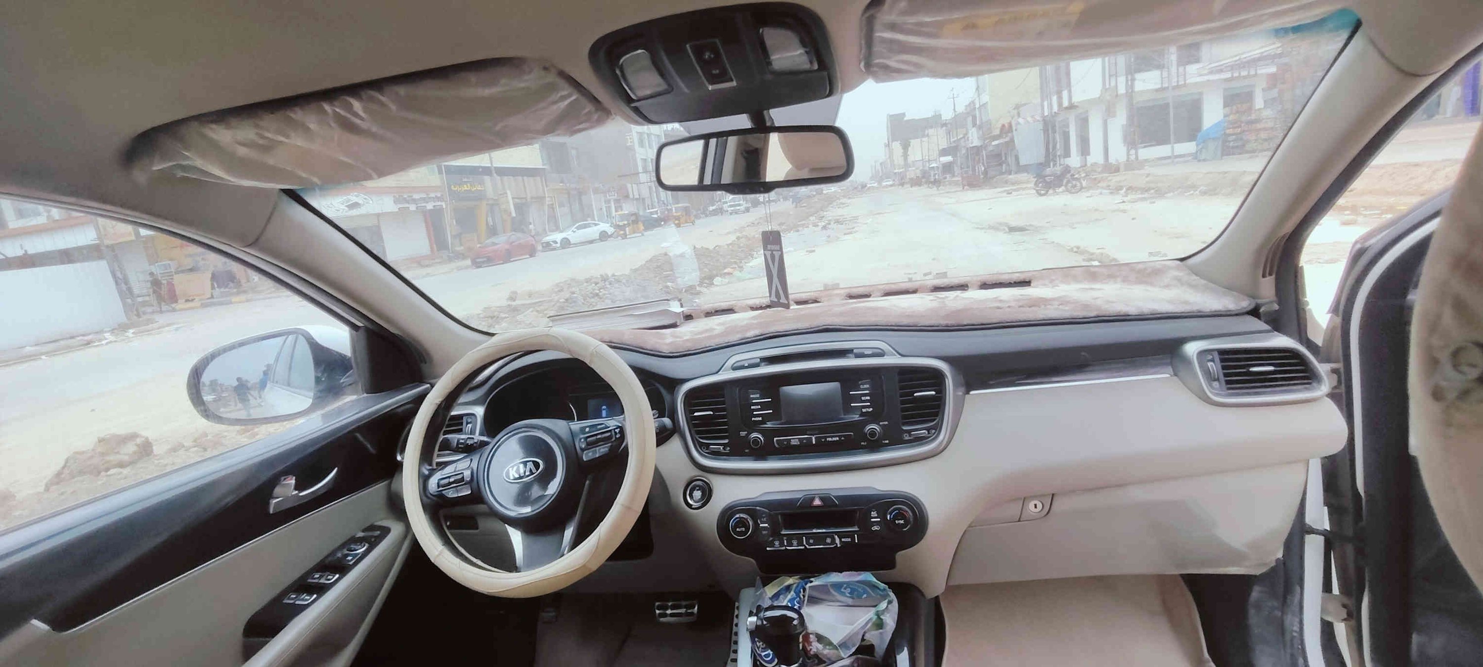 سلام عليكم 
سيارة كيه سورنتوا 7راكب موديل 2017 
محرك 6 سلندر ماشيه107كيلو سنوية مجددة وباسمي يوجد بارد في الجنطة السعر 230 وبي مجال وهذا رقمي 
***********
