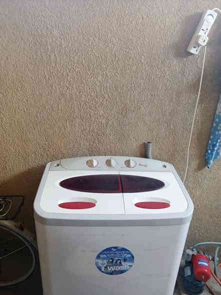 السلام عليكم غساله نظيفه وجديده للبيع عنوان بغداد شعله سعر 115 وبيها مجال الرقم***********
