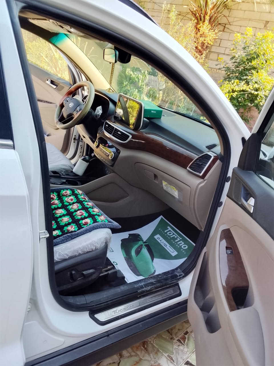 ا
السلام عليكم 
توكسان 2020 بغداد رقم جديد 
السياره باسمي مكاني نجف السياره بارد قليل بدون صبغ سعر  207 رقم الهاتف ***********
