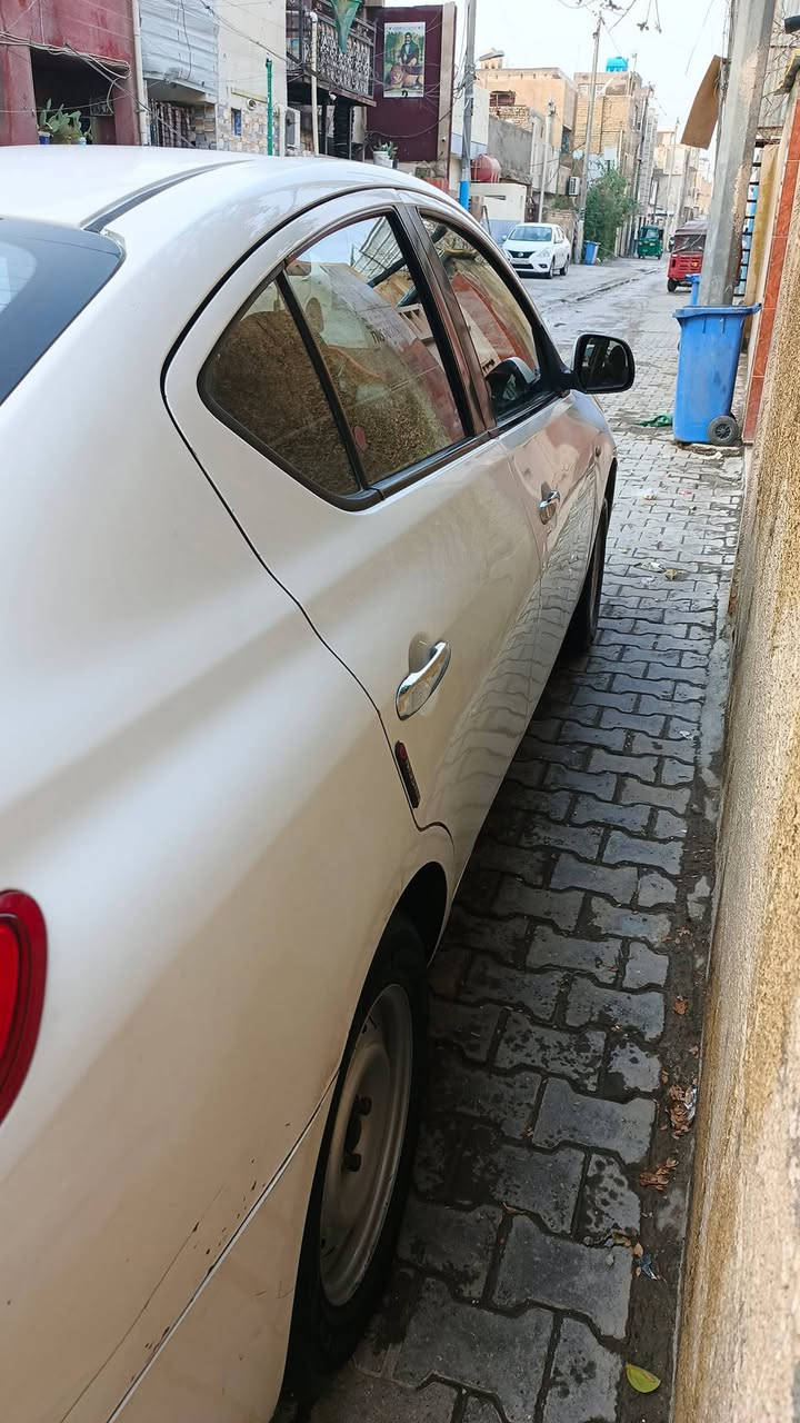 السلام وعليكم عندي نيسان صني موديل (2014) خليجي بليته زركه بيه بنيد مفتوح وجاملغ وبارد من جاملغ خلفي 
سعره 83 رقم ***********
